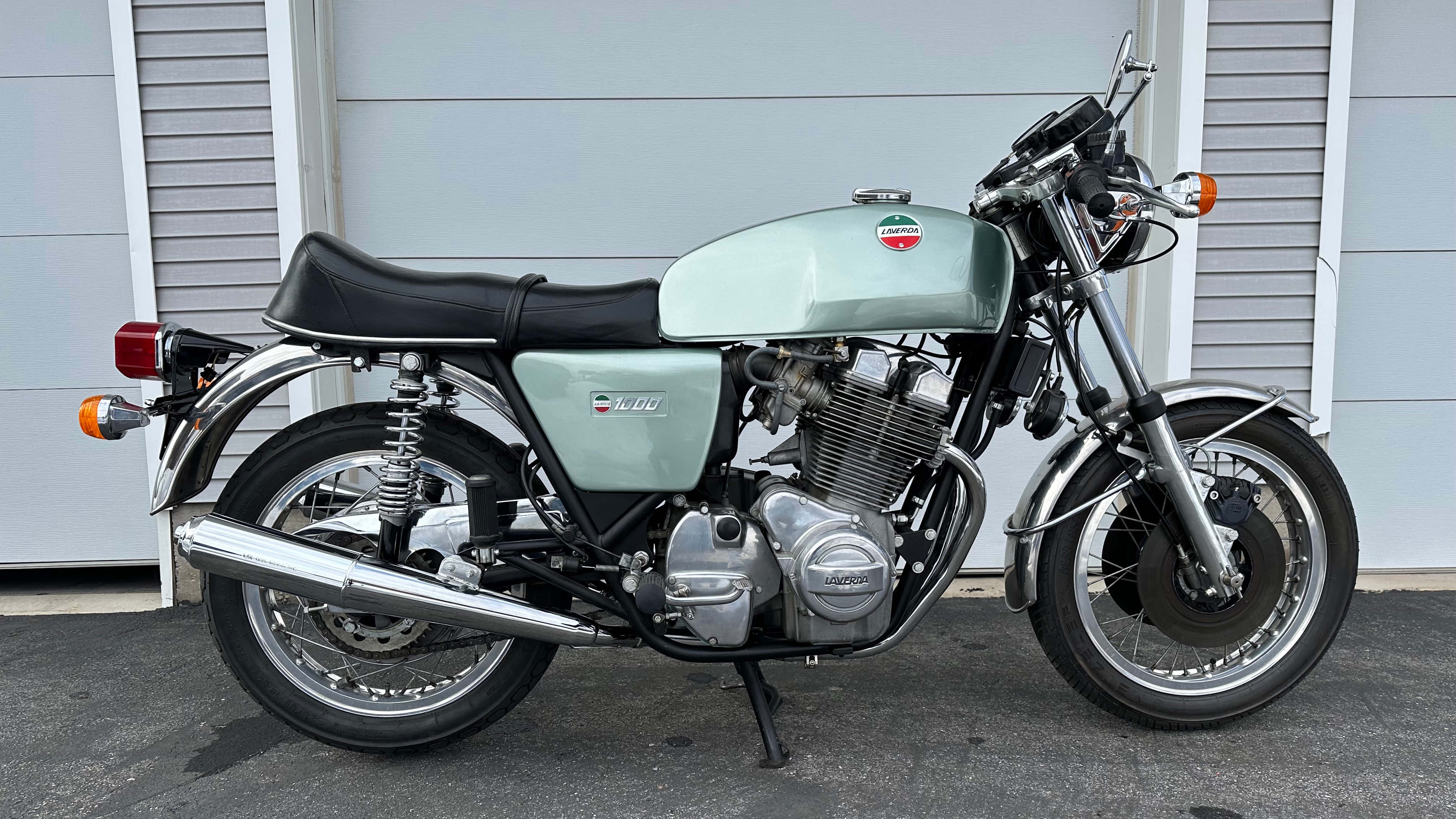 Laverda, mint green, chrome accents, 4K Desktop Wallpaper