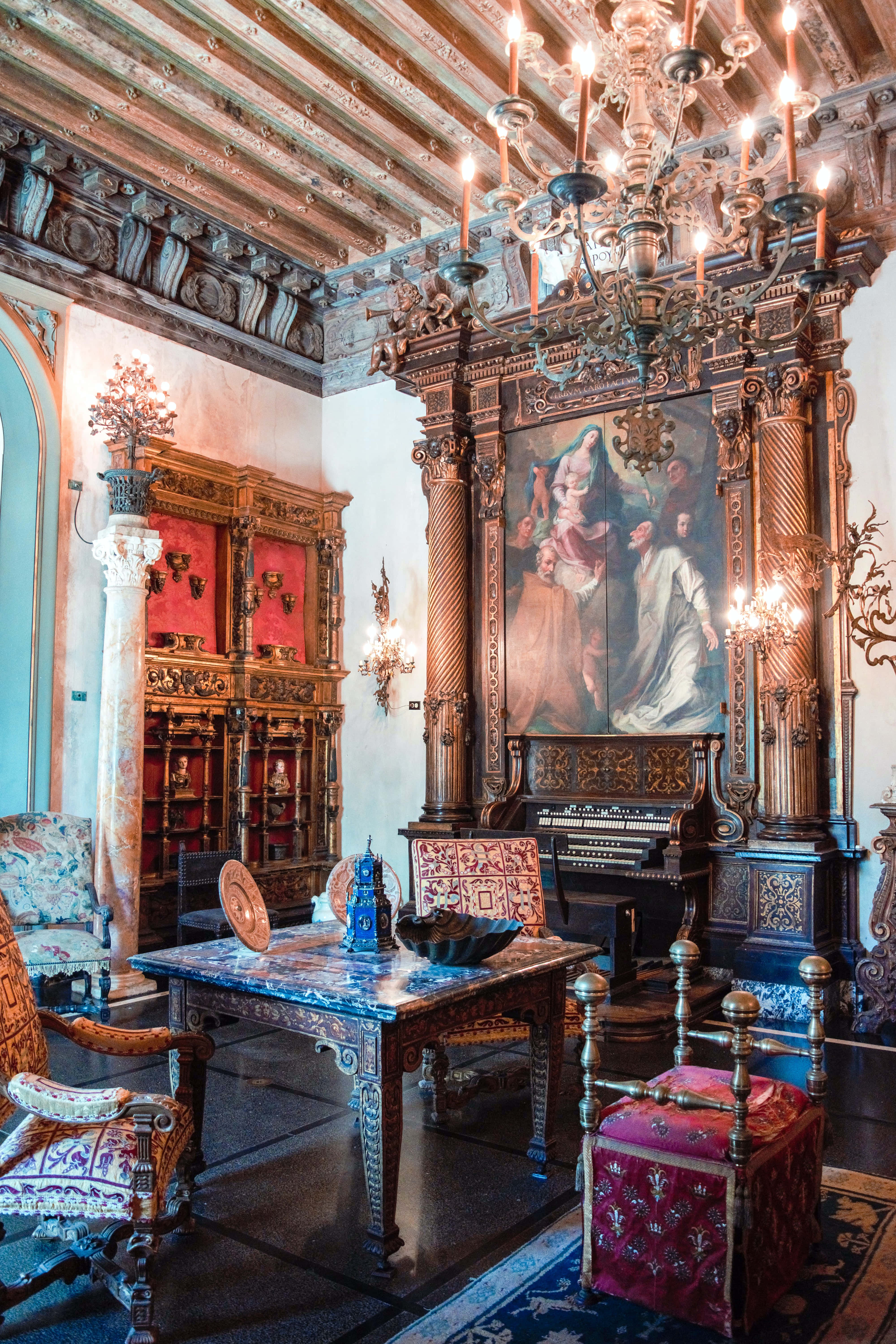 Lavish, baroque room, gilded furniture, 5K Phone Wallpaper