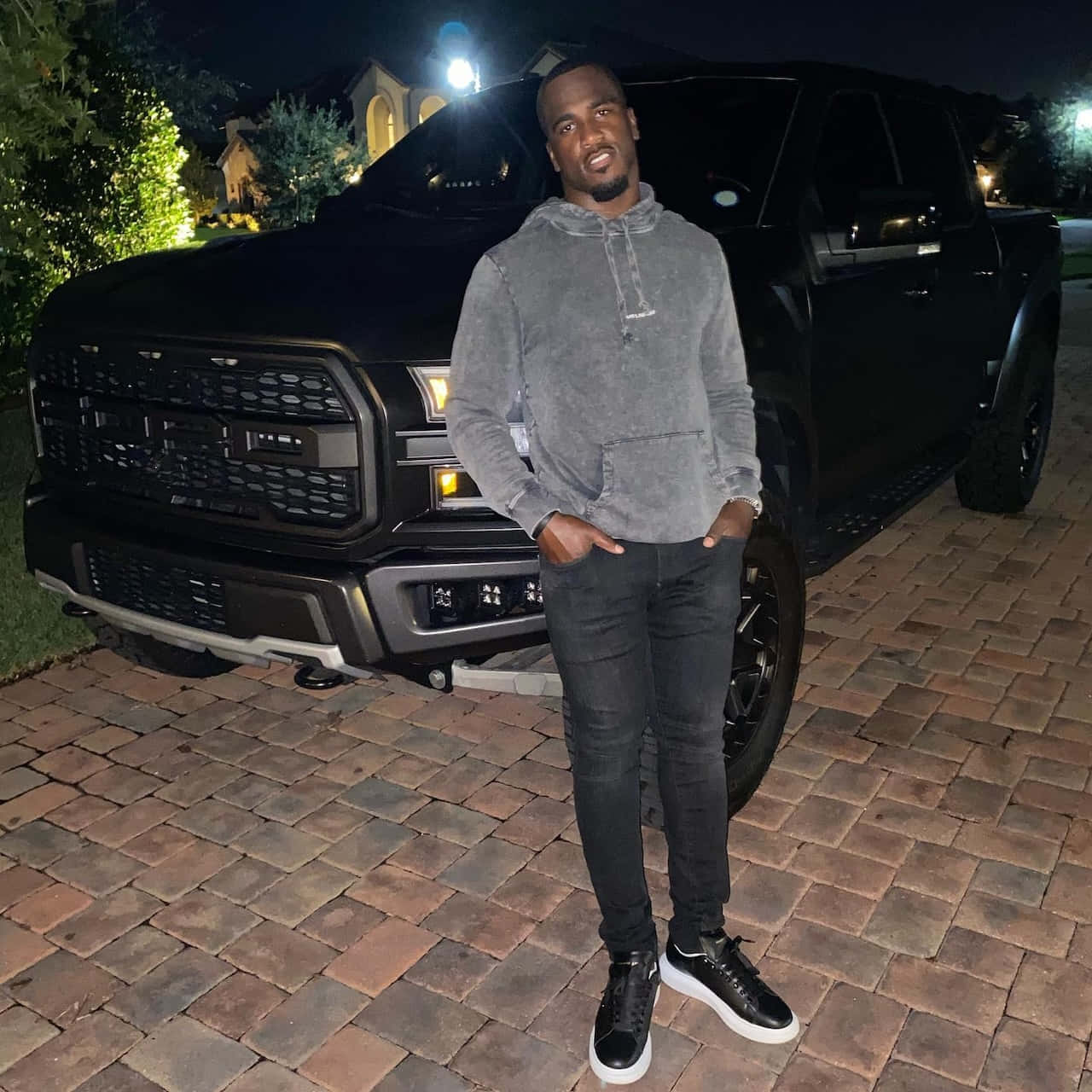 Lavonte David, black Ford truck, brick driveway, HD Desktop Wallpaper