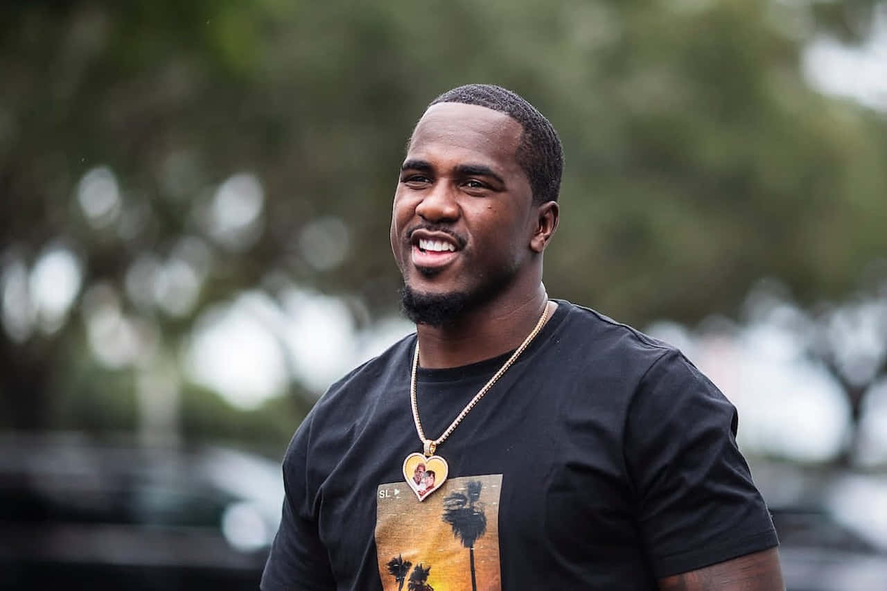 Lavonte David, black tshirt, palm tree graphic, HD Desktop Wallpaper