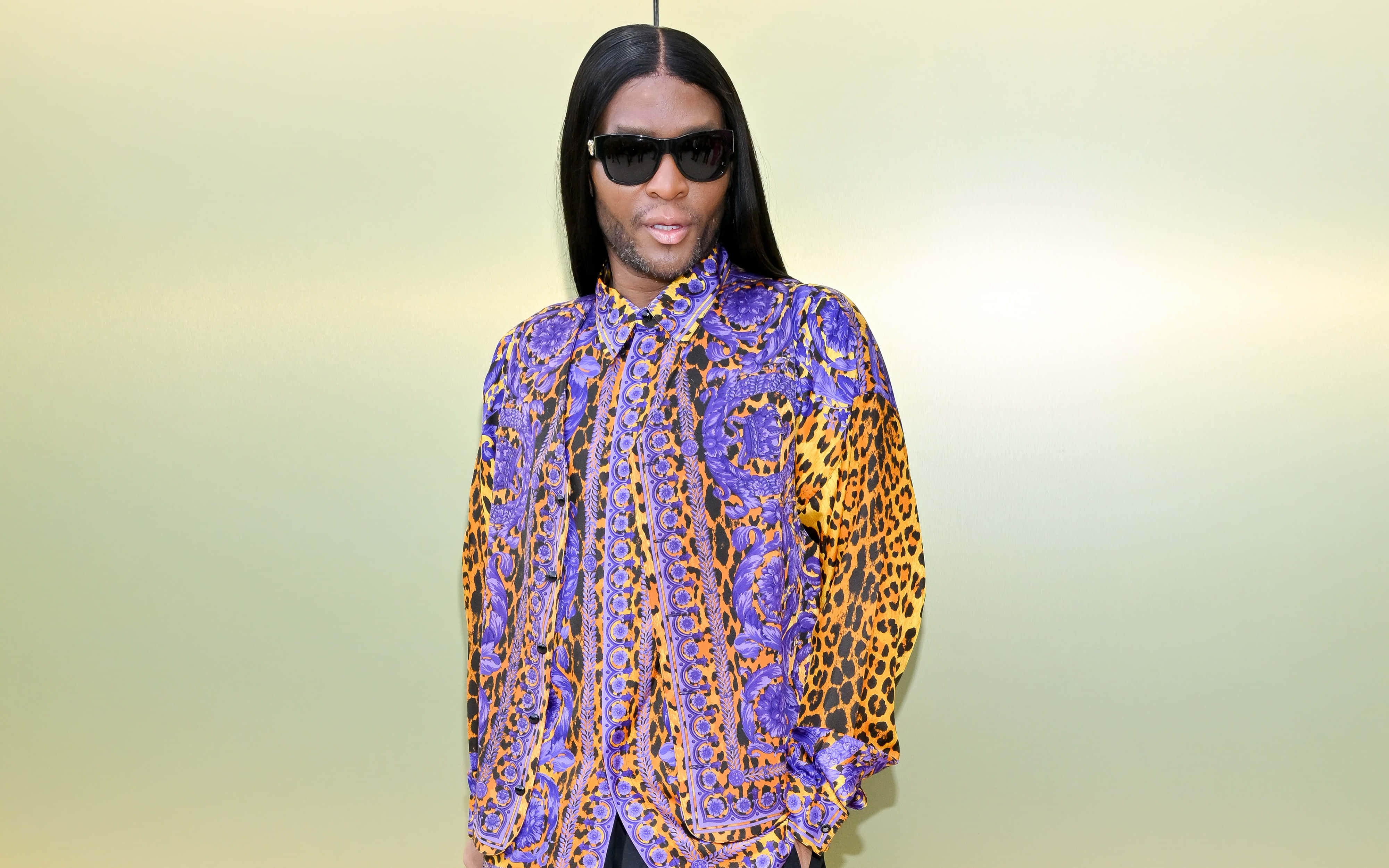Law Roach, purple and orange patterned shirt, soft yellow background, 4K Desktop Wallpaper