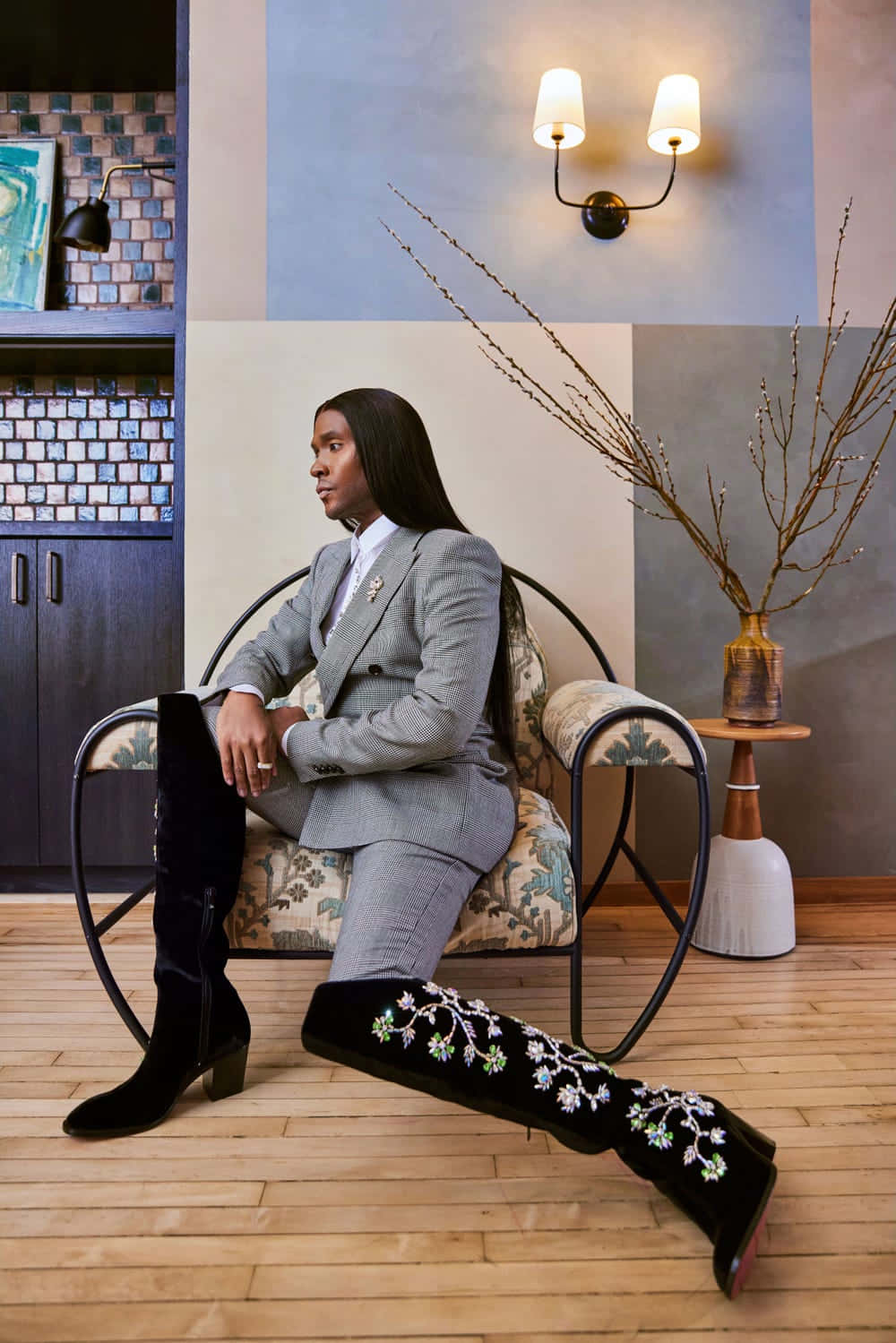 Law Roach, gray suit, floral embroidered boots, HD Phone Wallpaper