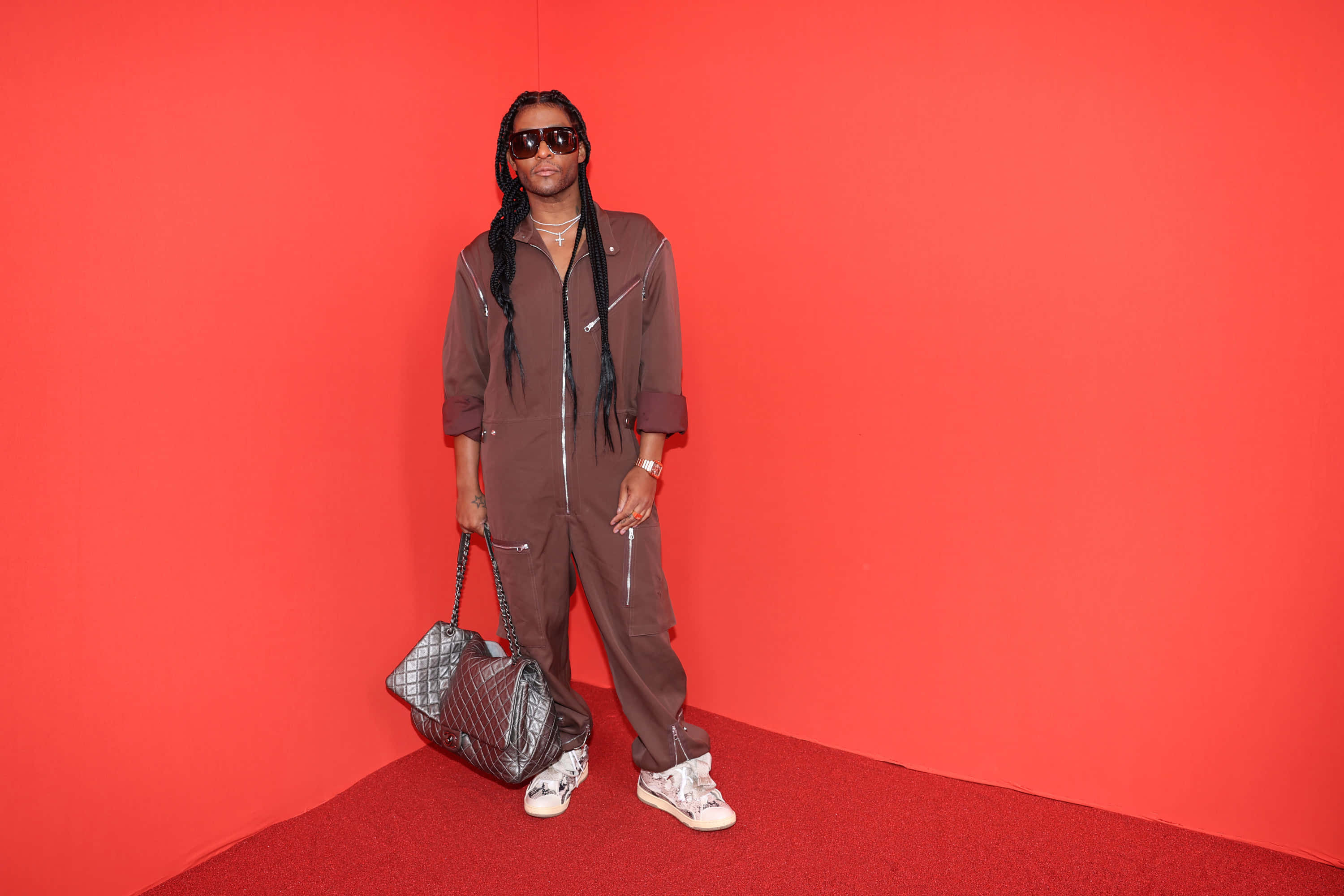 Law Roach, brown jumpsuit, sunglasses, 2K Desktop Wallpaper