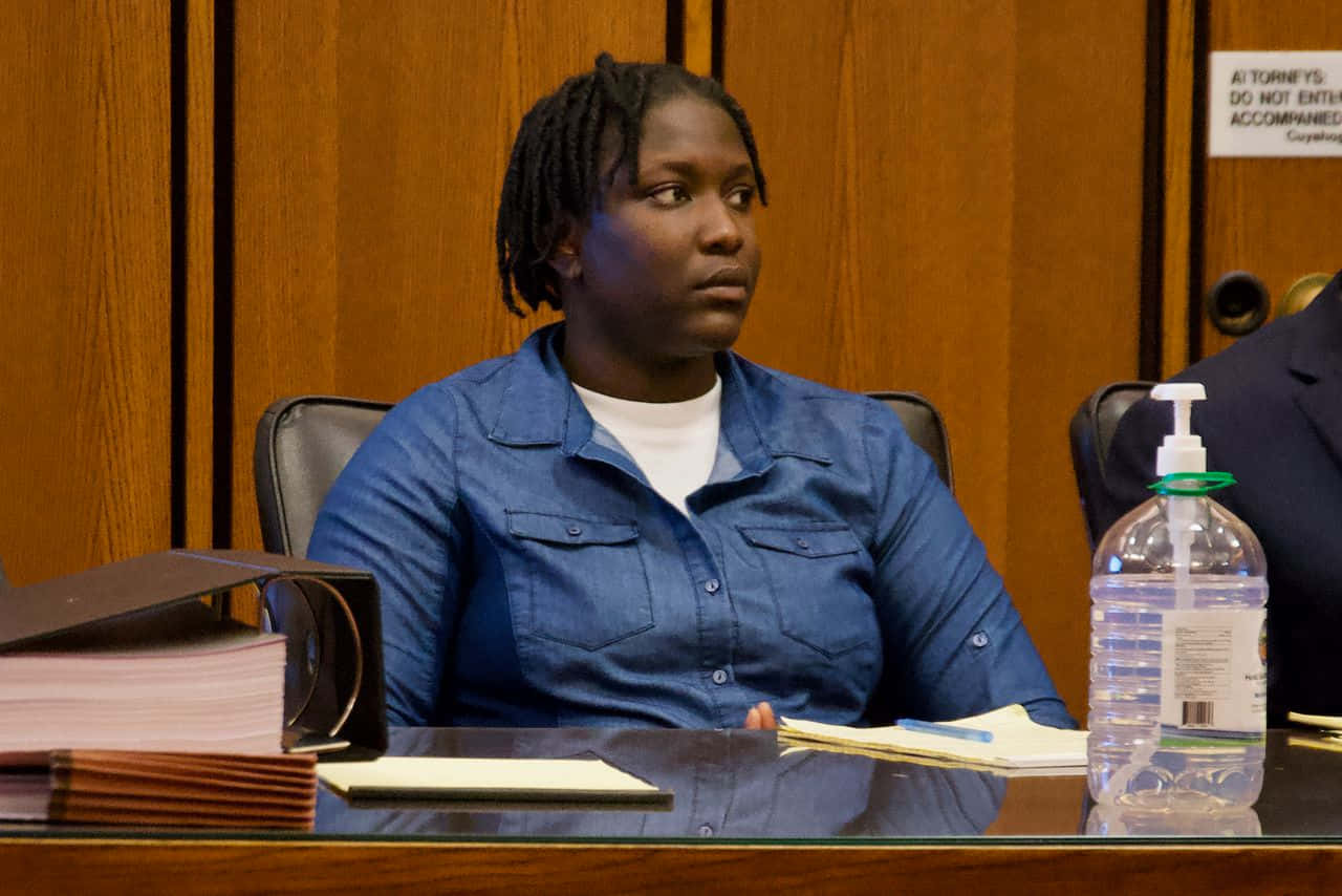 Aggravated Murderer, courtroom table, blue denim shirt, HD Desktop Wallpaper