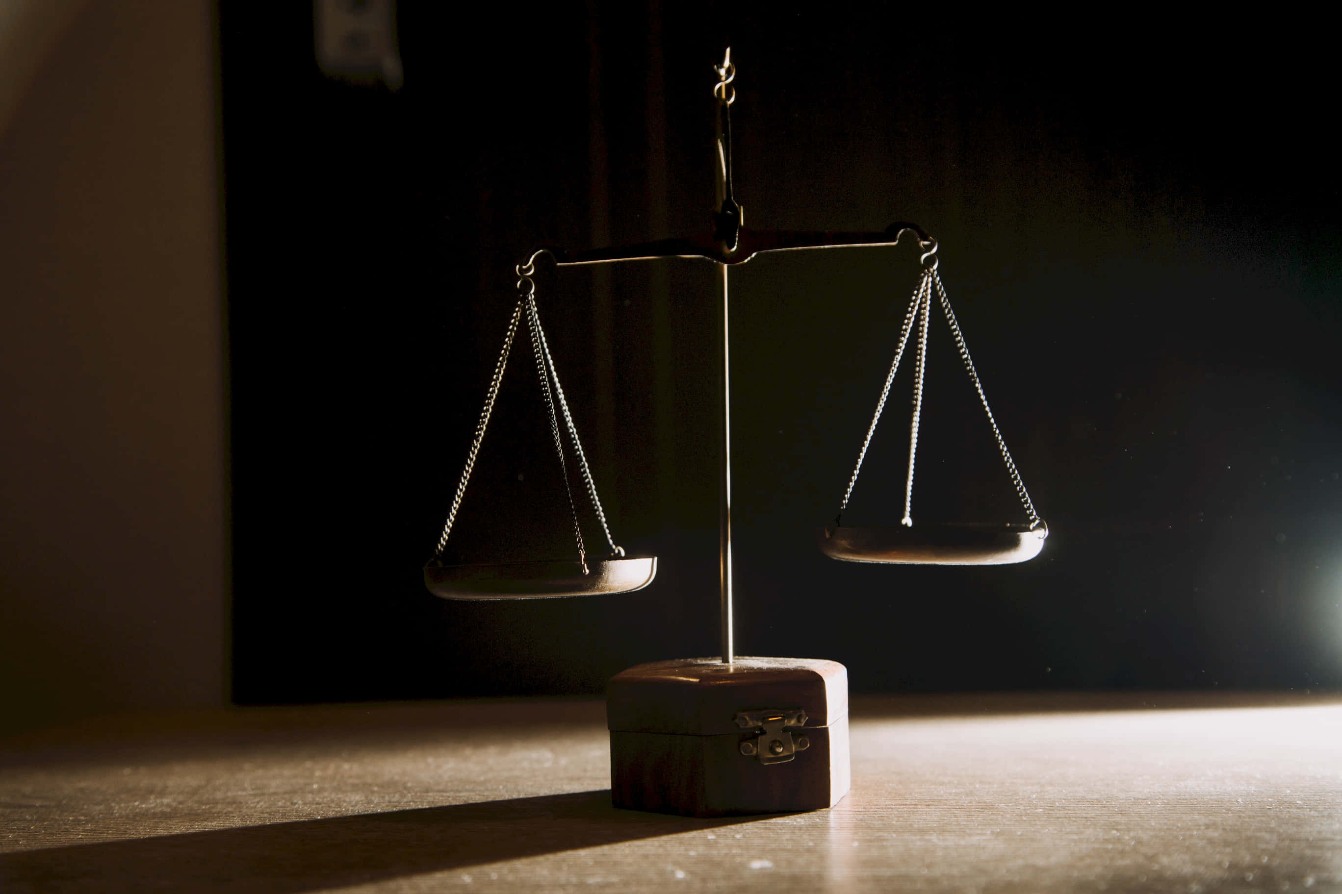 Legislative Justice Balance Light, metallic justice scale, wooden box, 2K Desktop Wallpaper