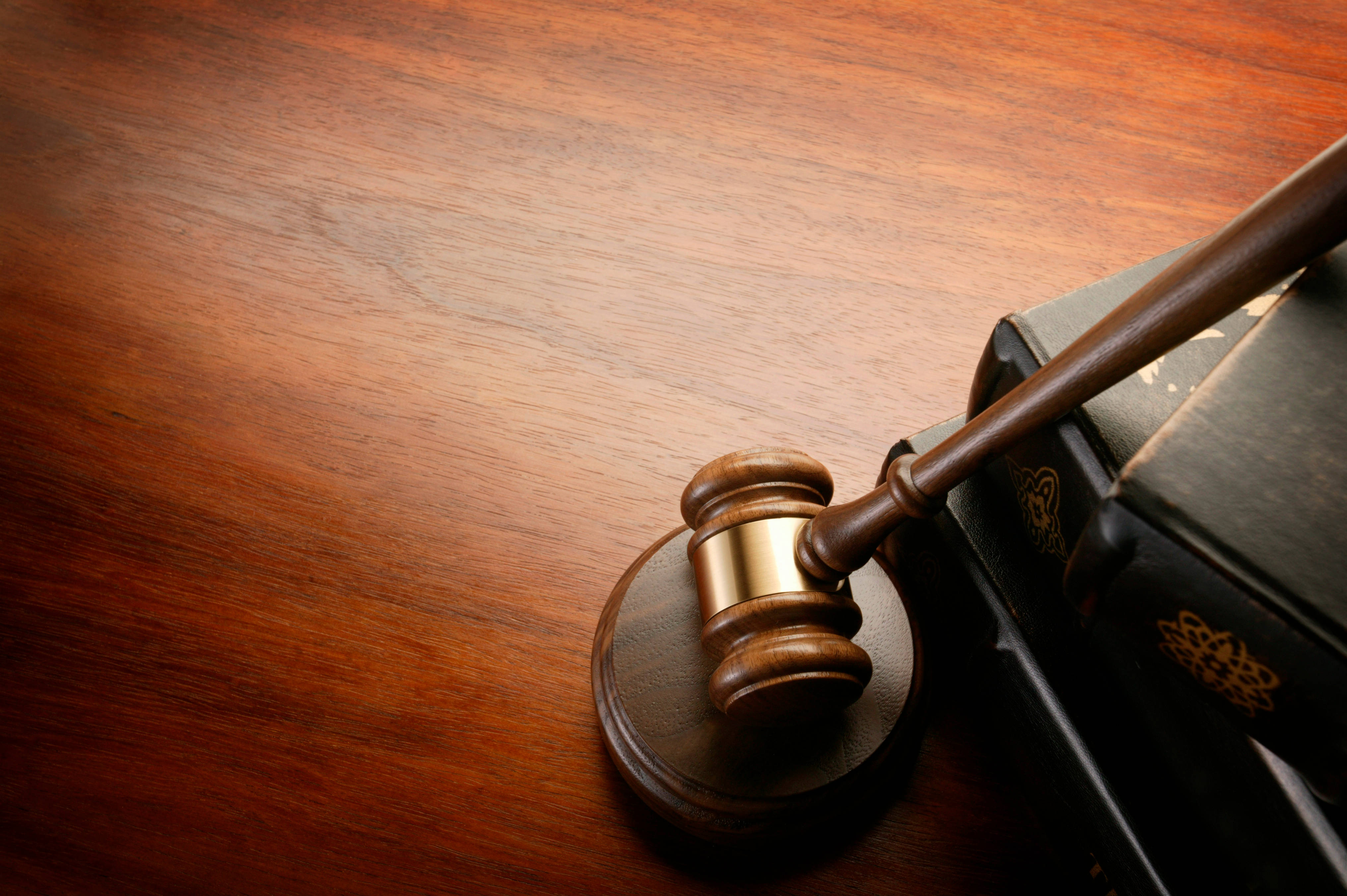 wooden gavel, brass band, polished desk, 4K Desktop Wallpaper