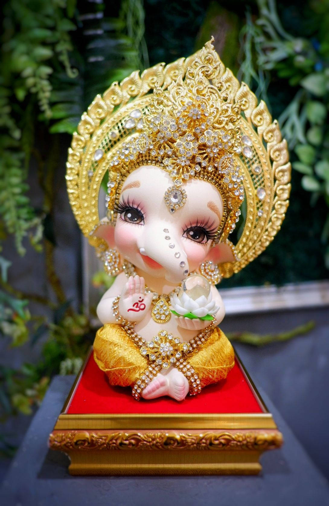 baby Ganesha, gold jewelry, jeweled crown, HD Phone Wallpaper