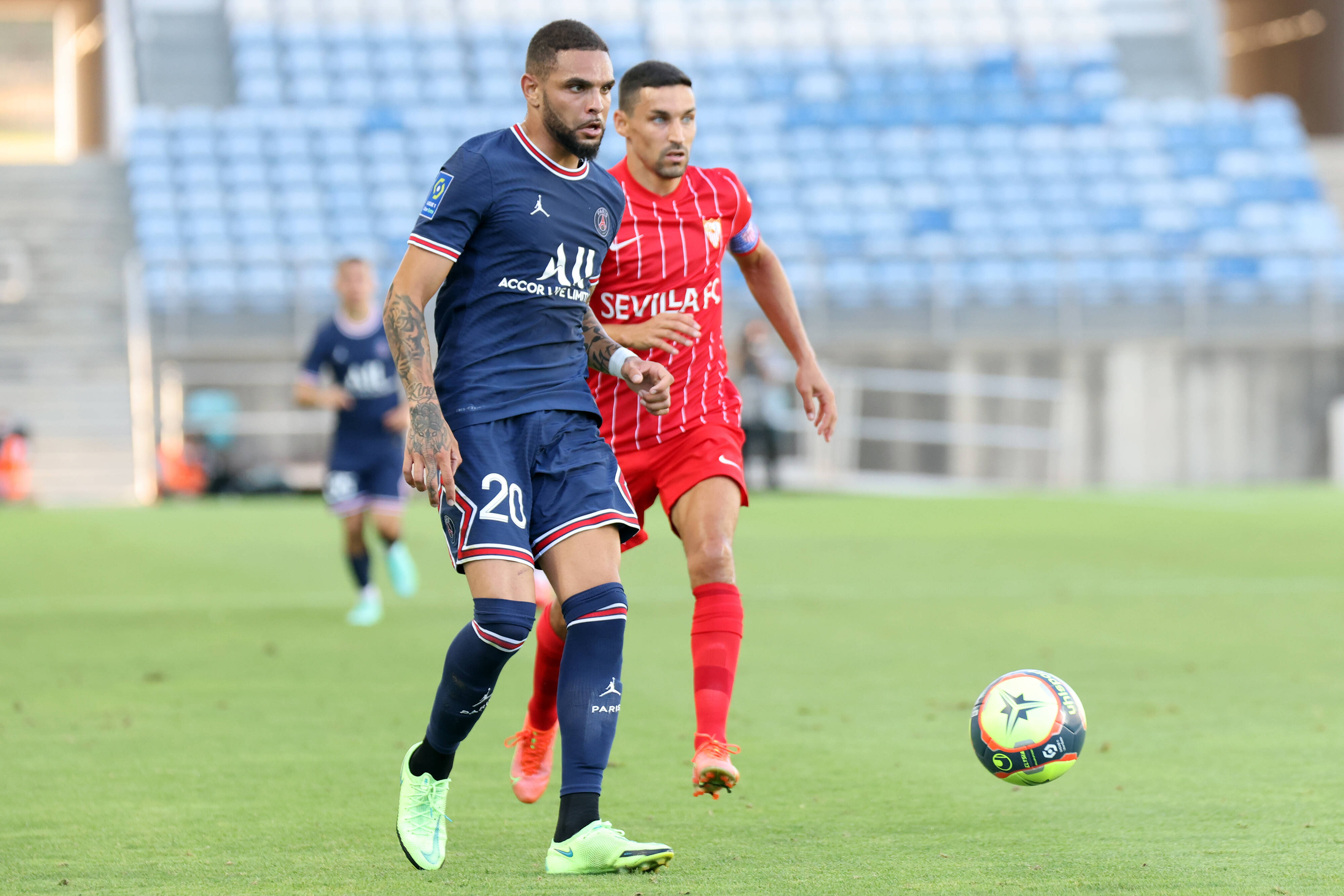 Layvin Kurzawa, steal ball, vibrant green pitch, 4K Desktop Wallpaper