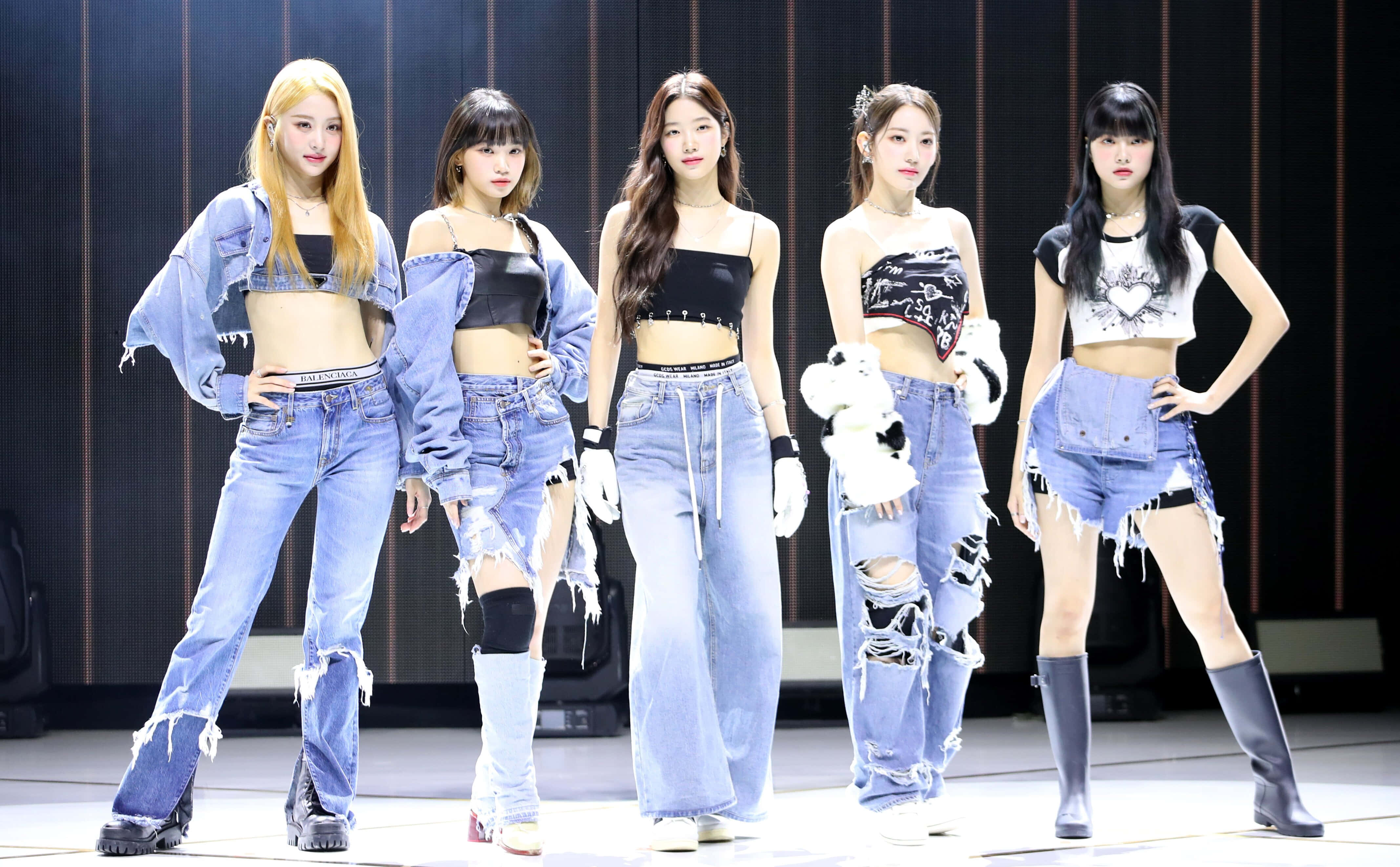Le Sserafim, denim outfits, lit stage, 4K Desktop Wallpaper