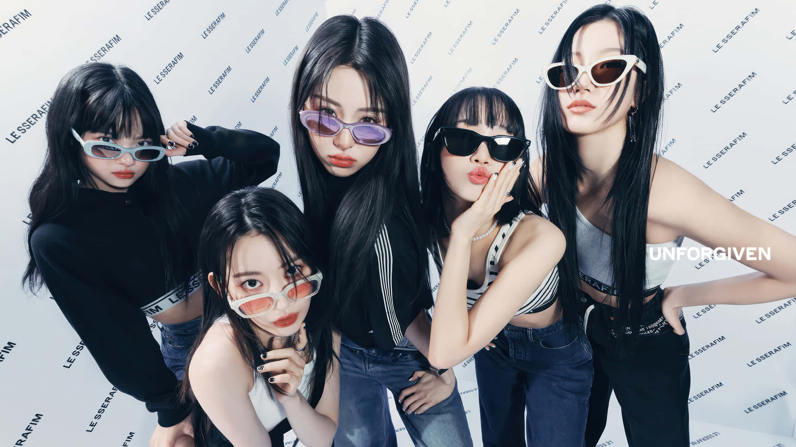 Le Sserafim, stylish group pose, trendy sunglasses, 2K Desktop Wallpaper