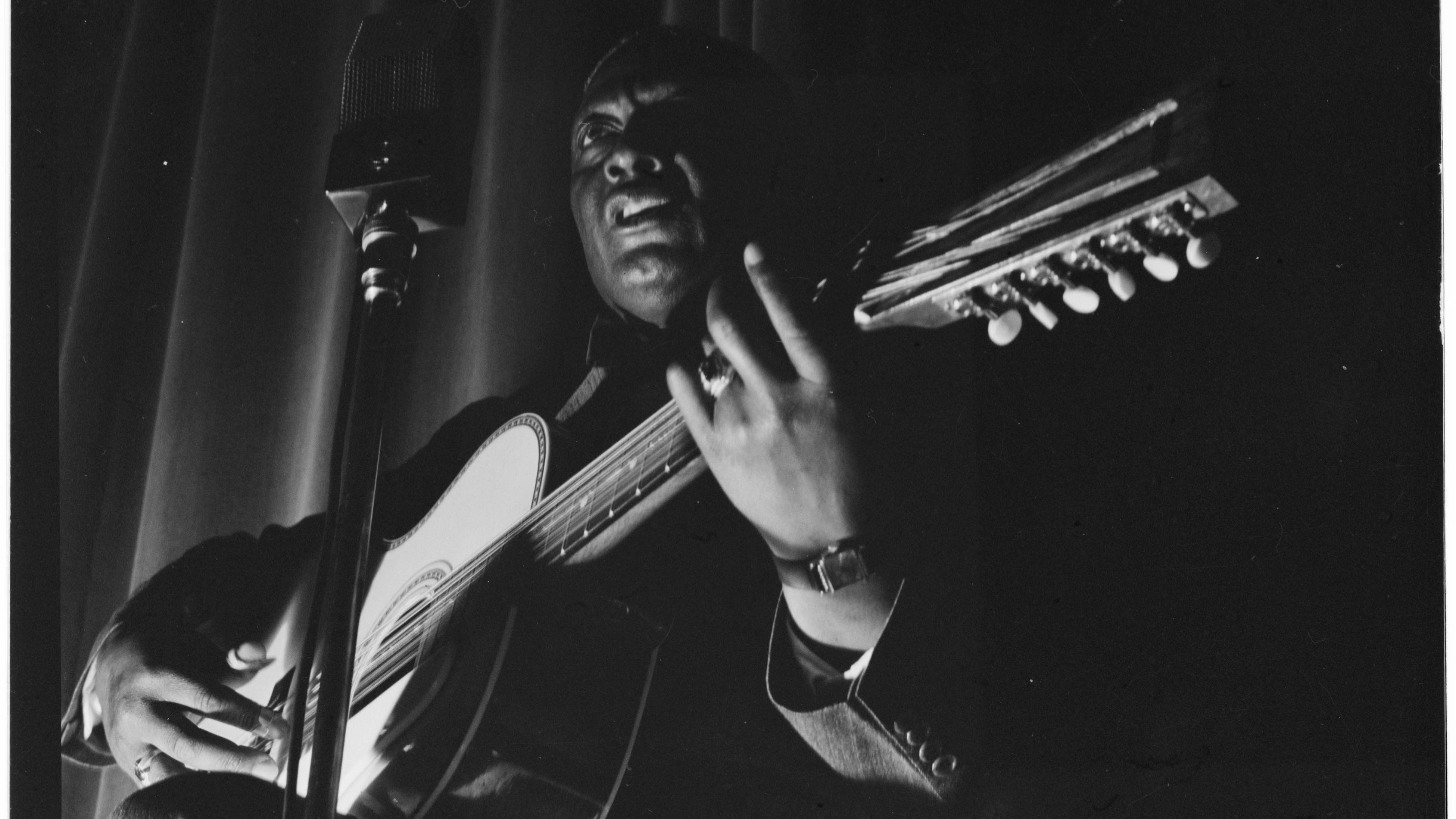 Leadbelly, acoustic guitar, black and white photo, 4K Desktop Wallpaper