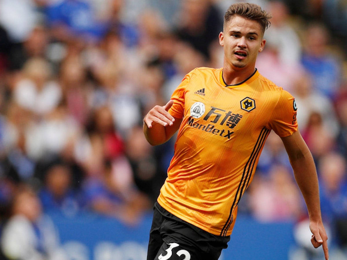 Leander Dendoncker, orange jersey, sunlit pitch, SD Desktop Wallpaper