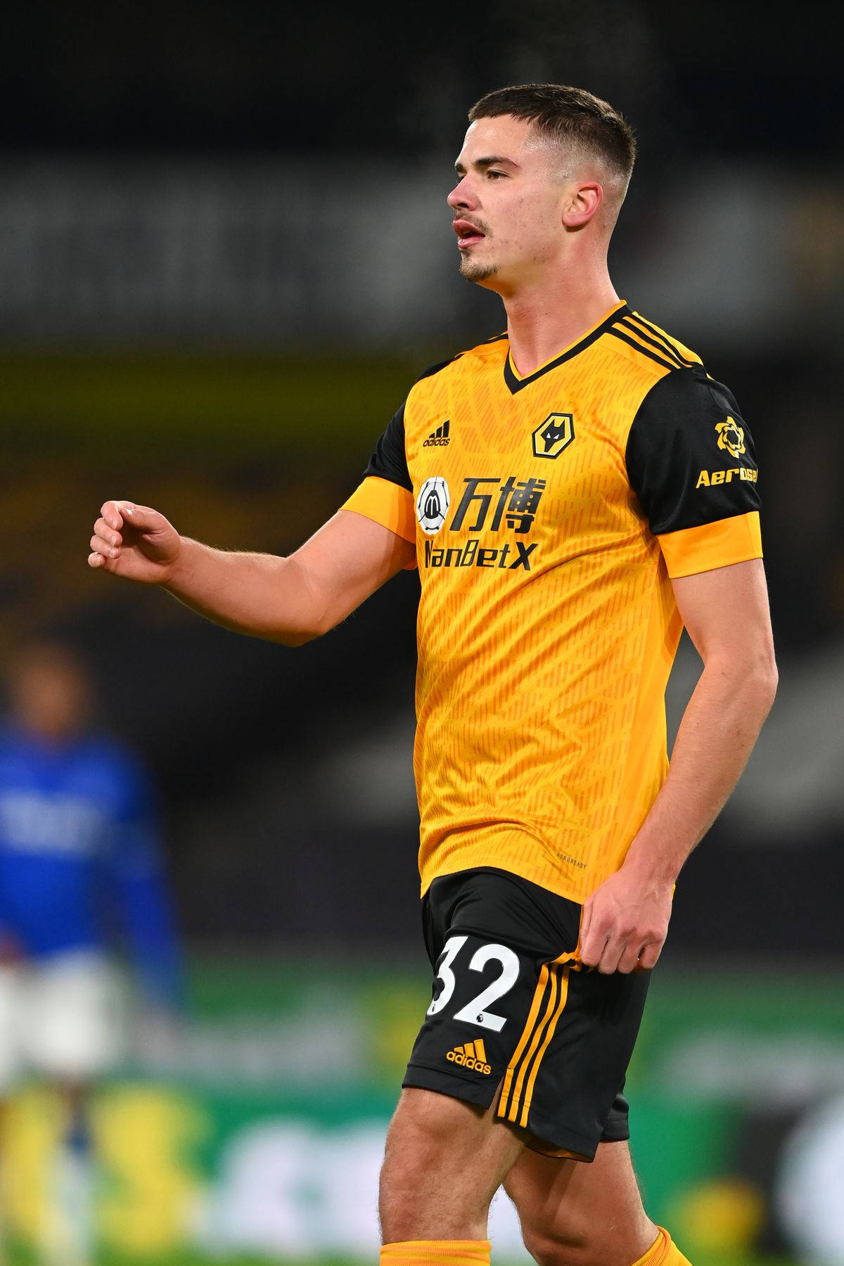 Leander Dendoncker, yellow and black jersey, night match, HD Phone Wallpaper