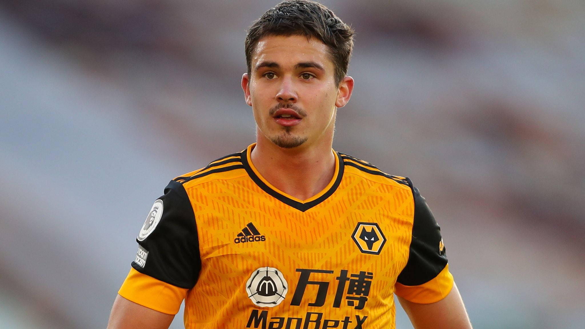 Leander Dendoncker, yellow and black Wolves jersey, sunlit stadium field, Full HD Desktop Wallpaper