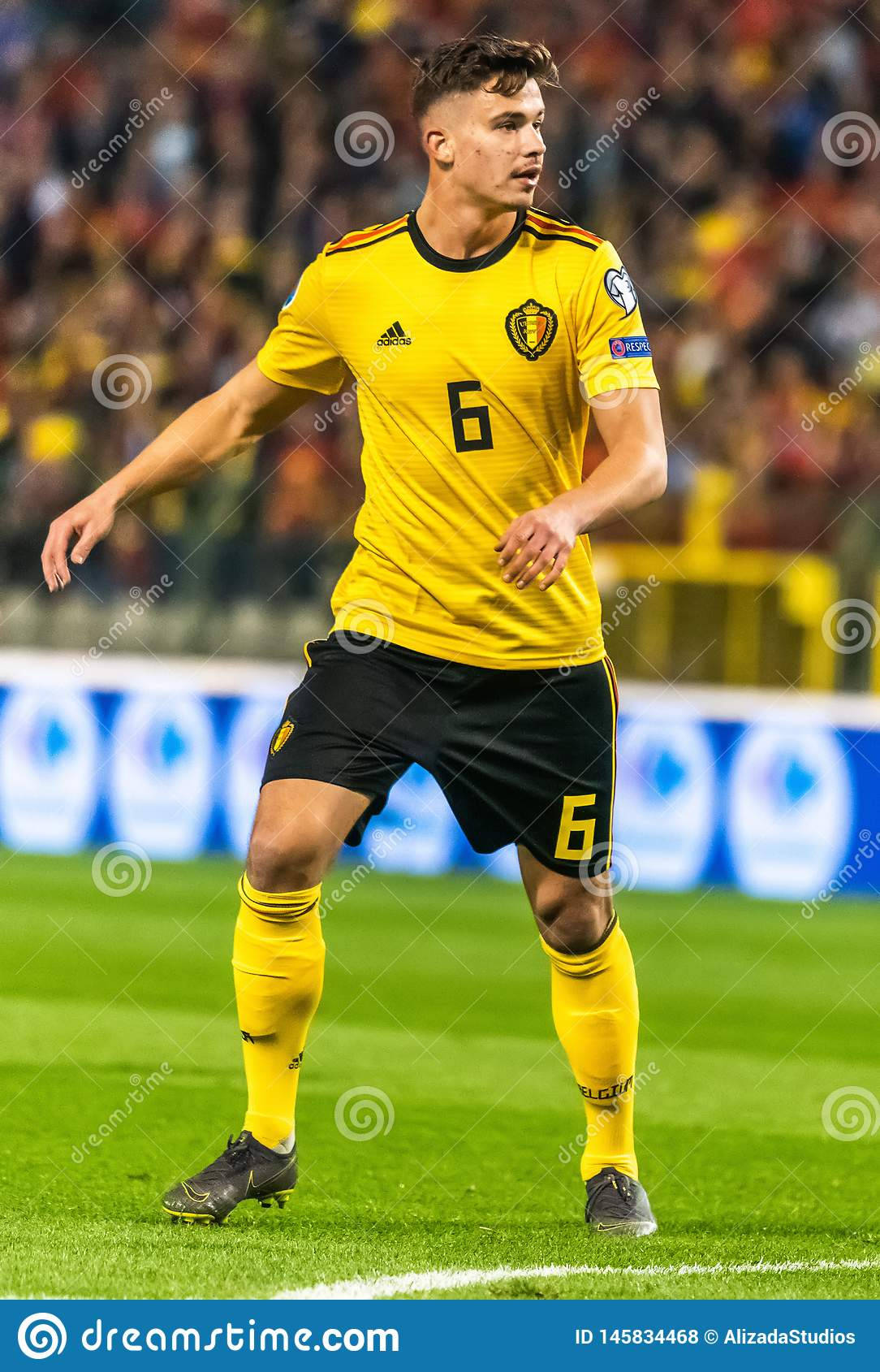 Leander Dendoncker, yellow jersey, number six, HD Phone Wallpaper