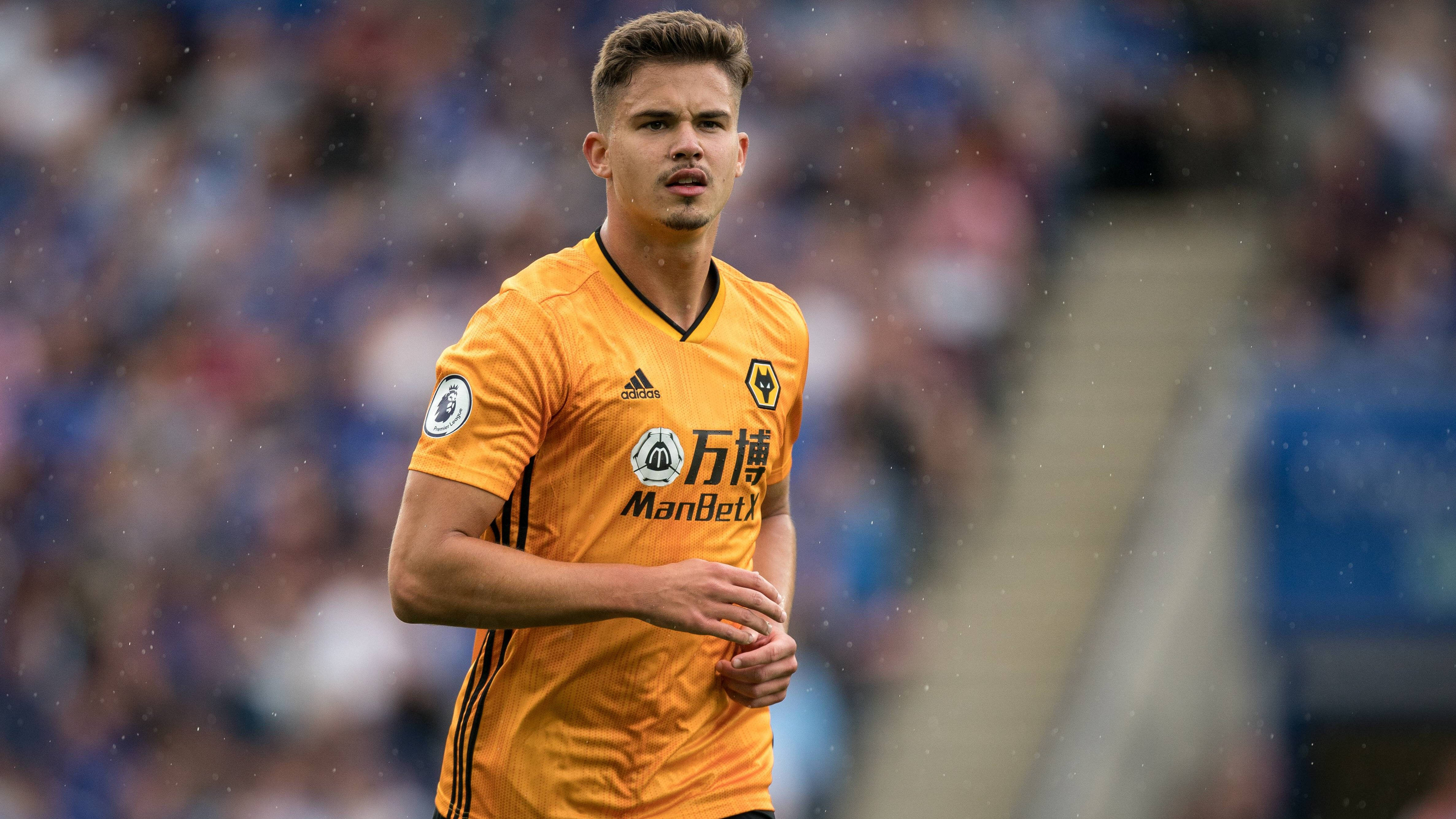 Leander Dendoncker, orange Wolves jersey, rainy pitch, 4K Desktop Wallpaper