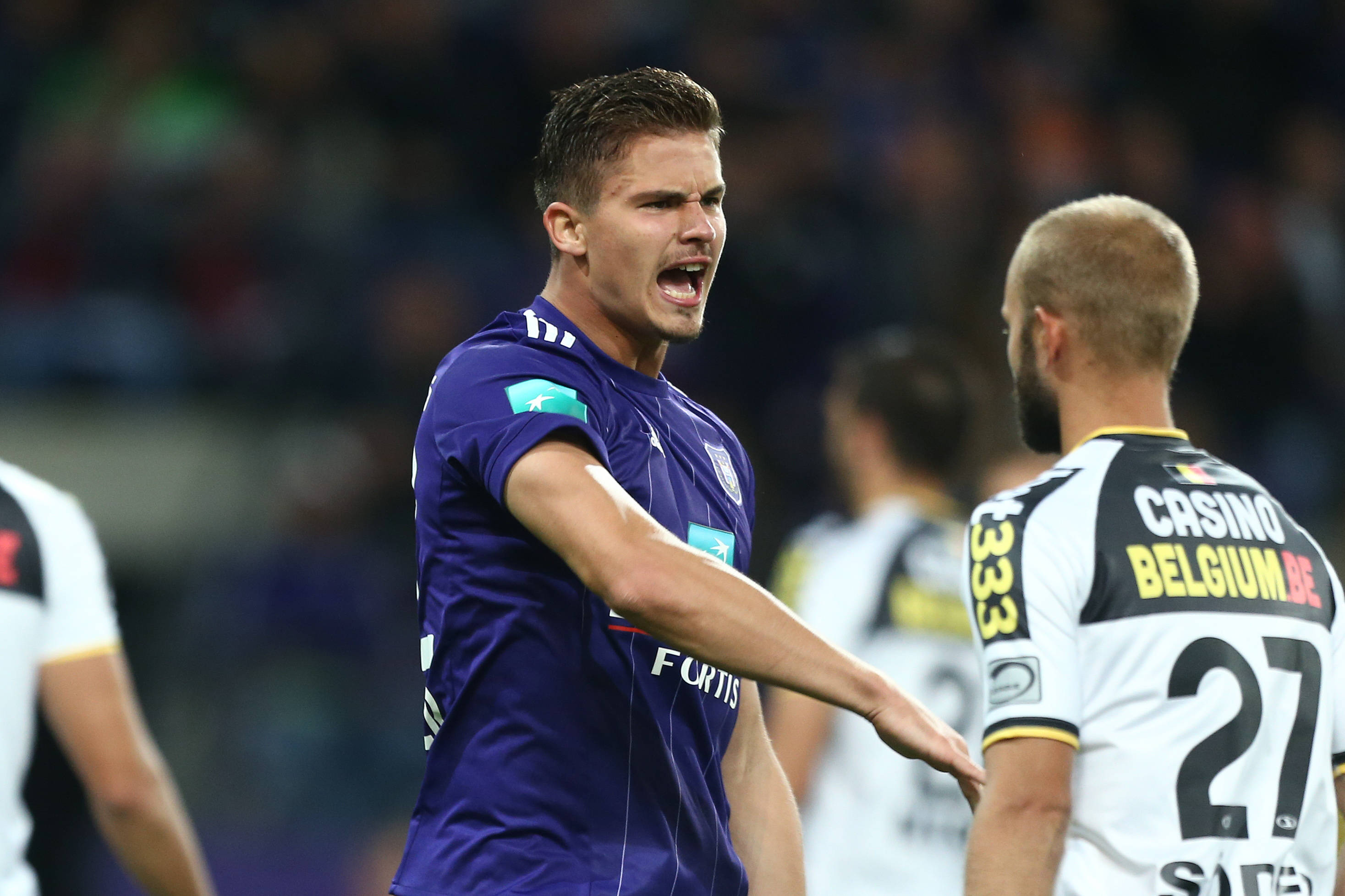 Leander Dendoncker, purple jersey, nighttime match, 2K Desktop Wallpaper