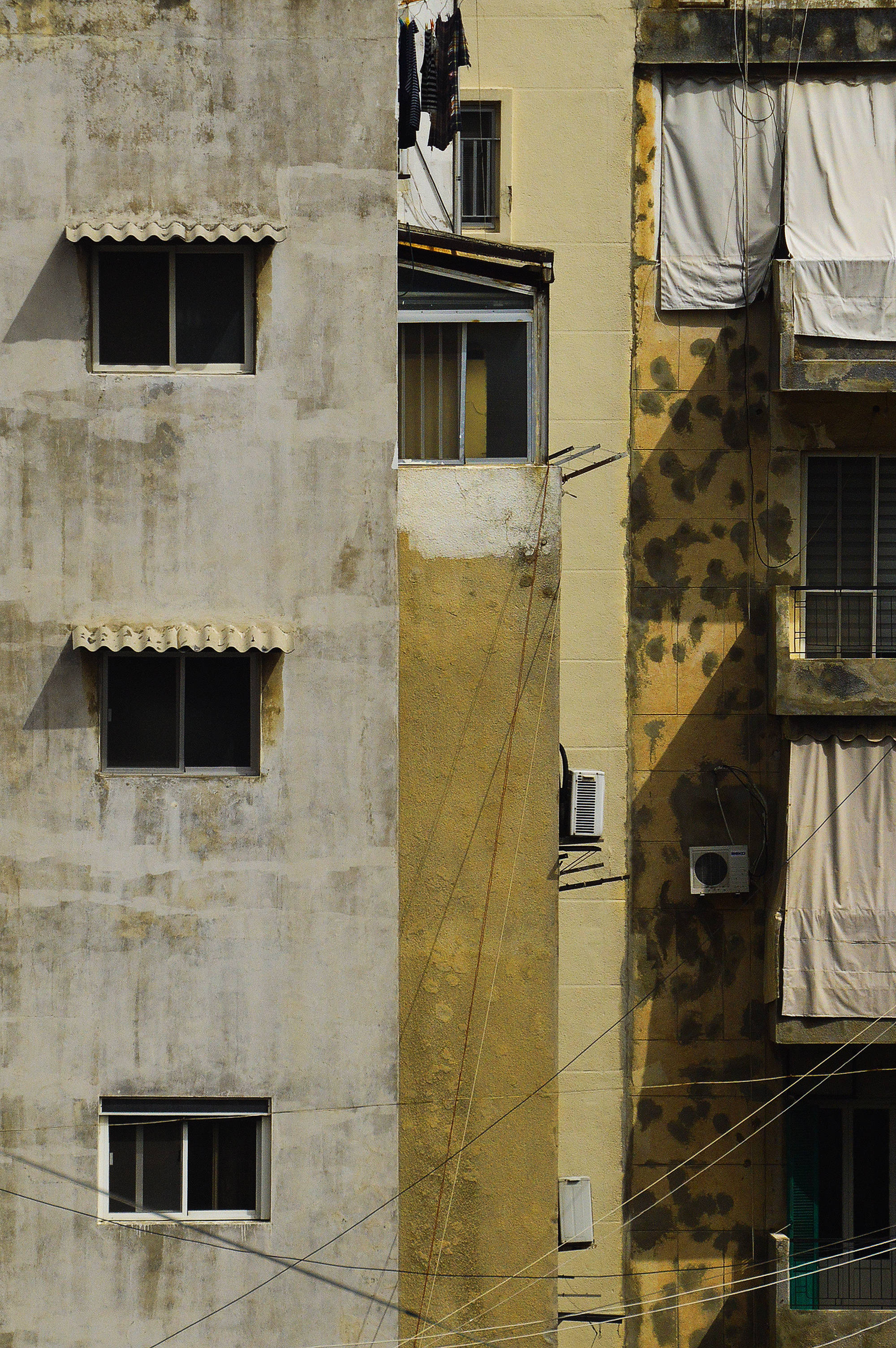 Lebanon, window building, peeling paint, 2K Phone Wallpaper