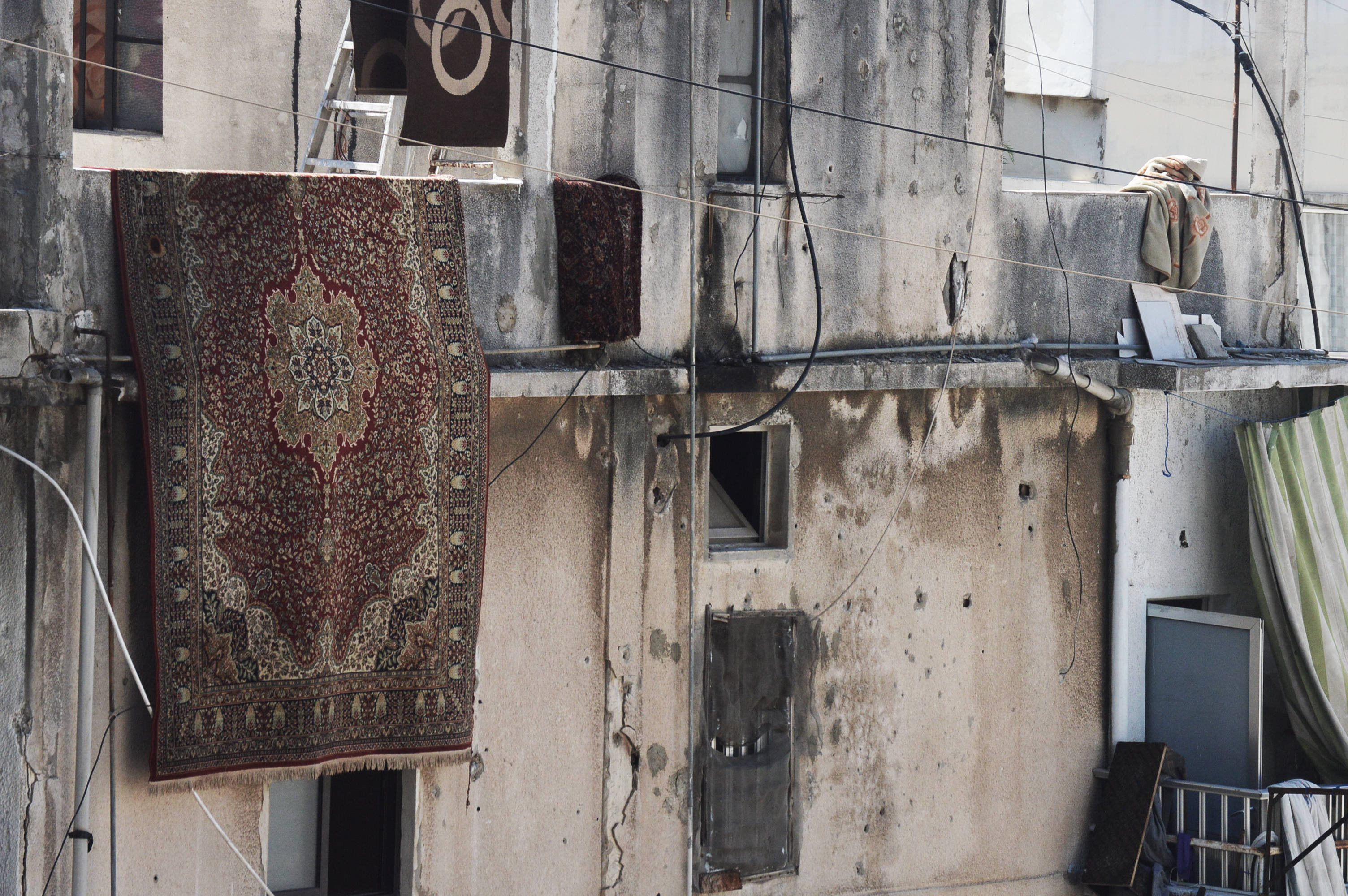Lebanon, poor houses, weathered ornate rug, 2K Desktop Wallpaper