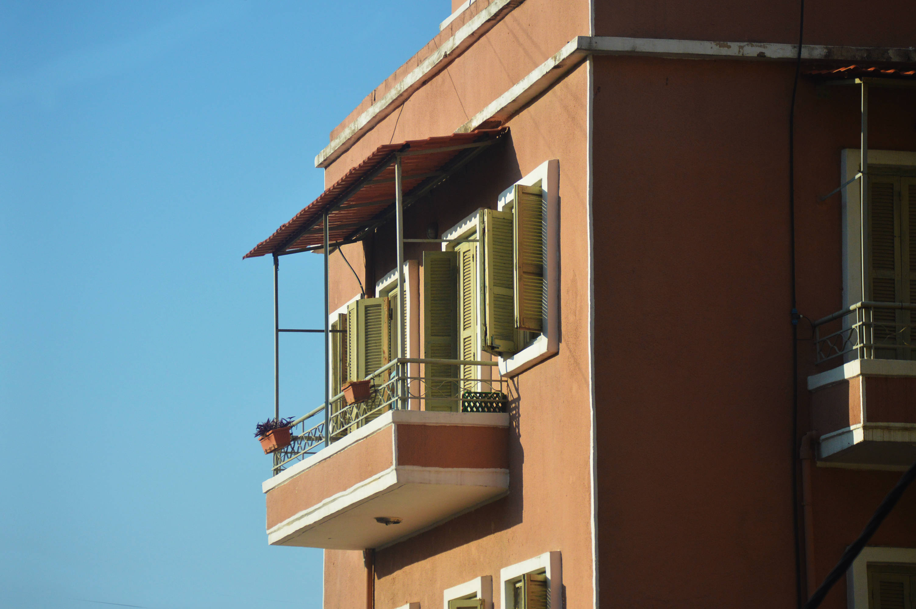 Lebanon, blue sky, brown building, 2K Desktop Wallpaper