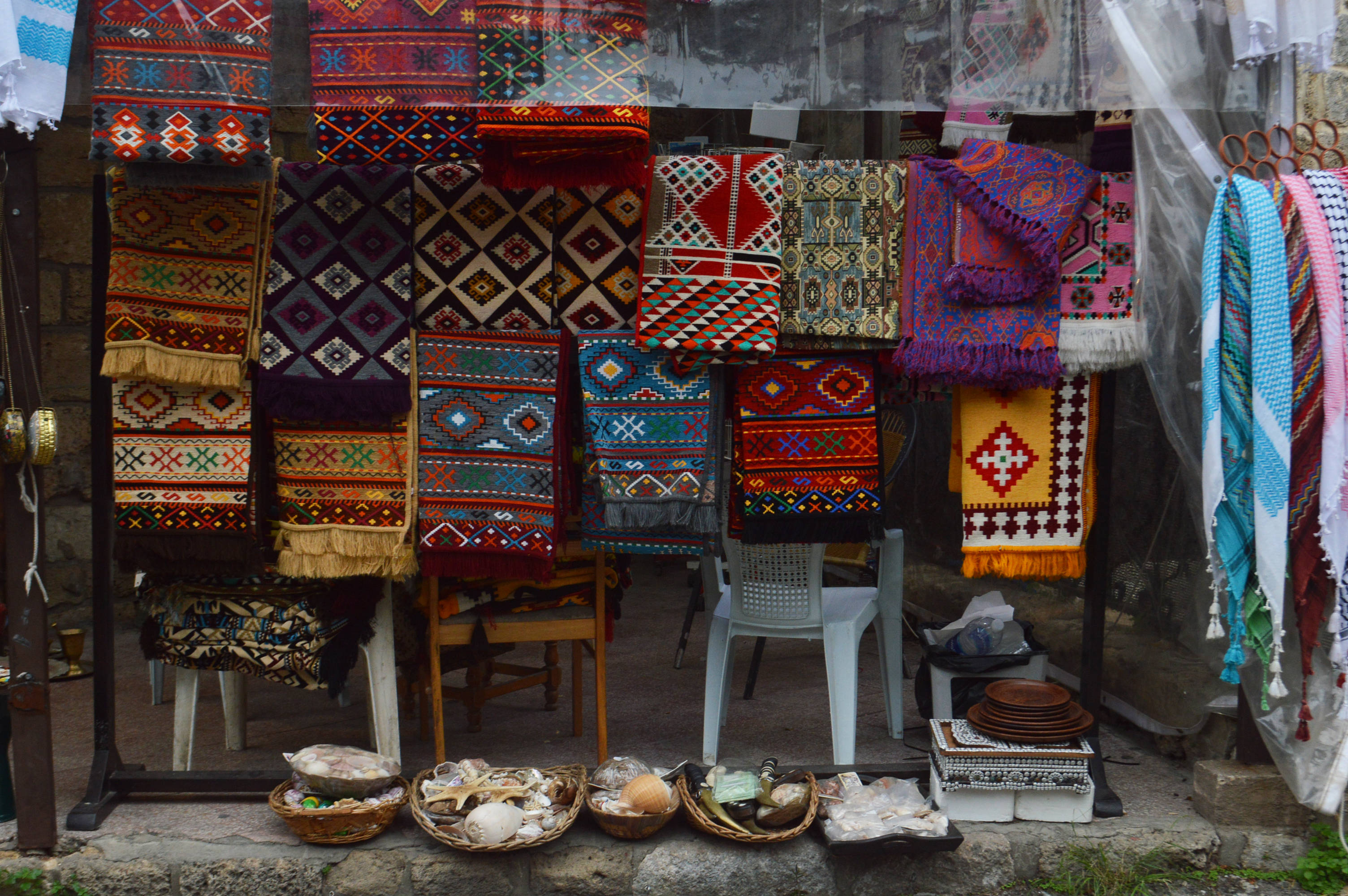 Lebanon, cultural scarves, geometric patterns, 2K Desktop Wallpaper