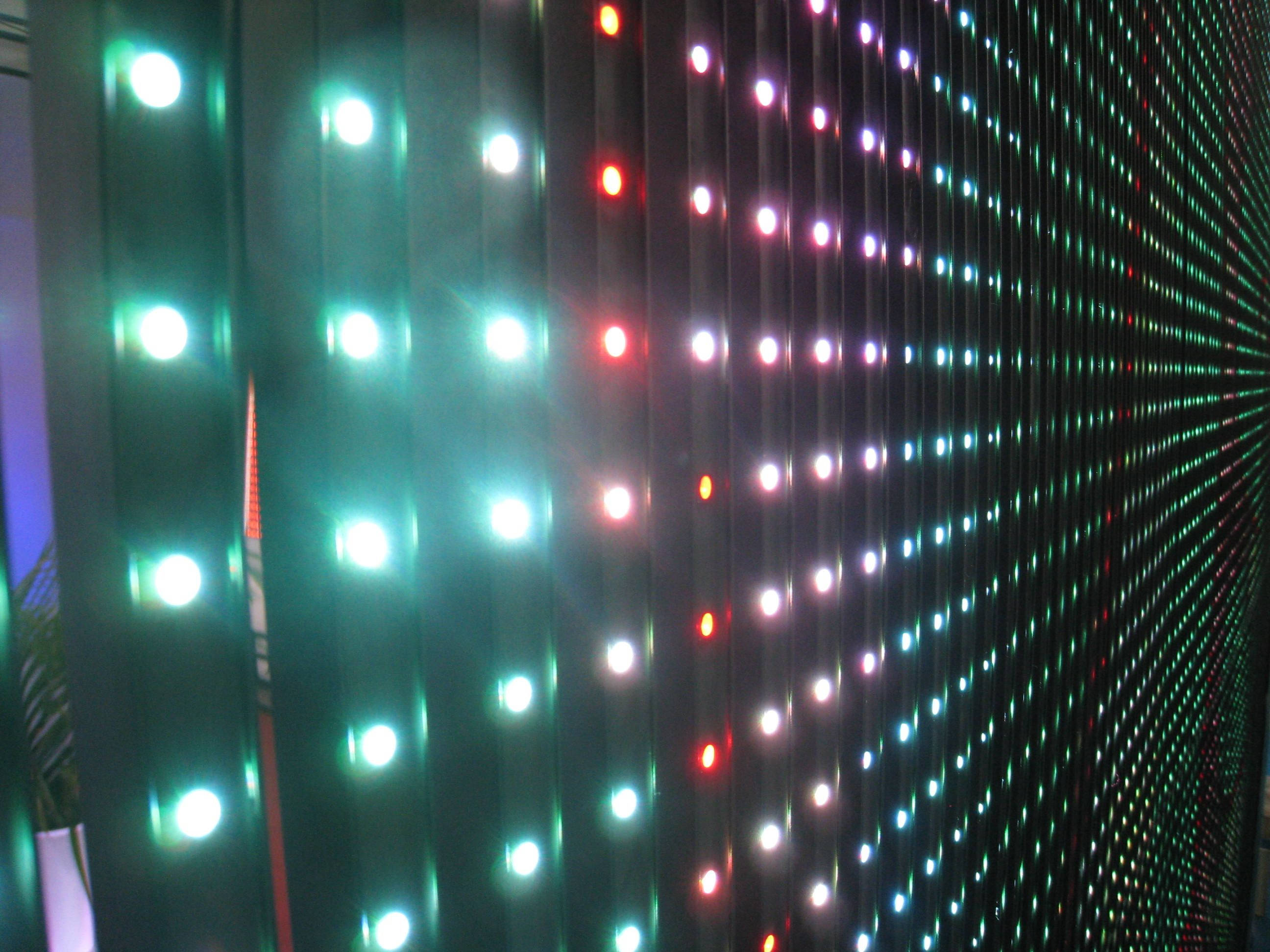 LED, 4K, green red and white dots, 2K Desktop Wallpaper