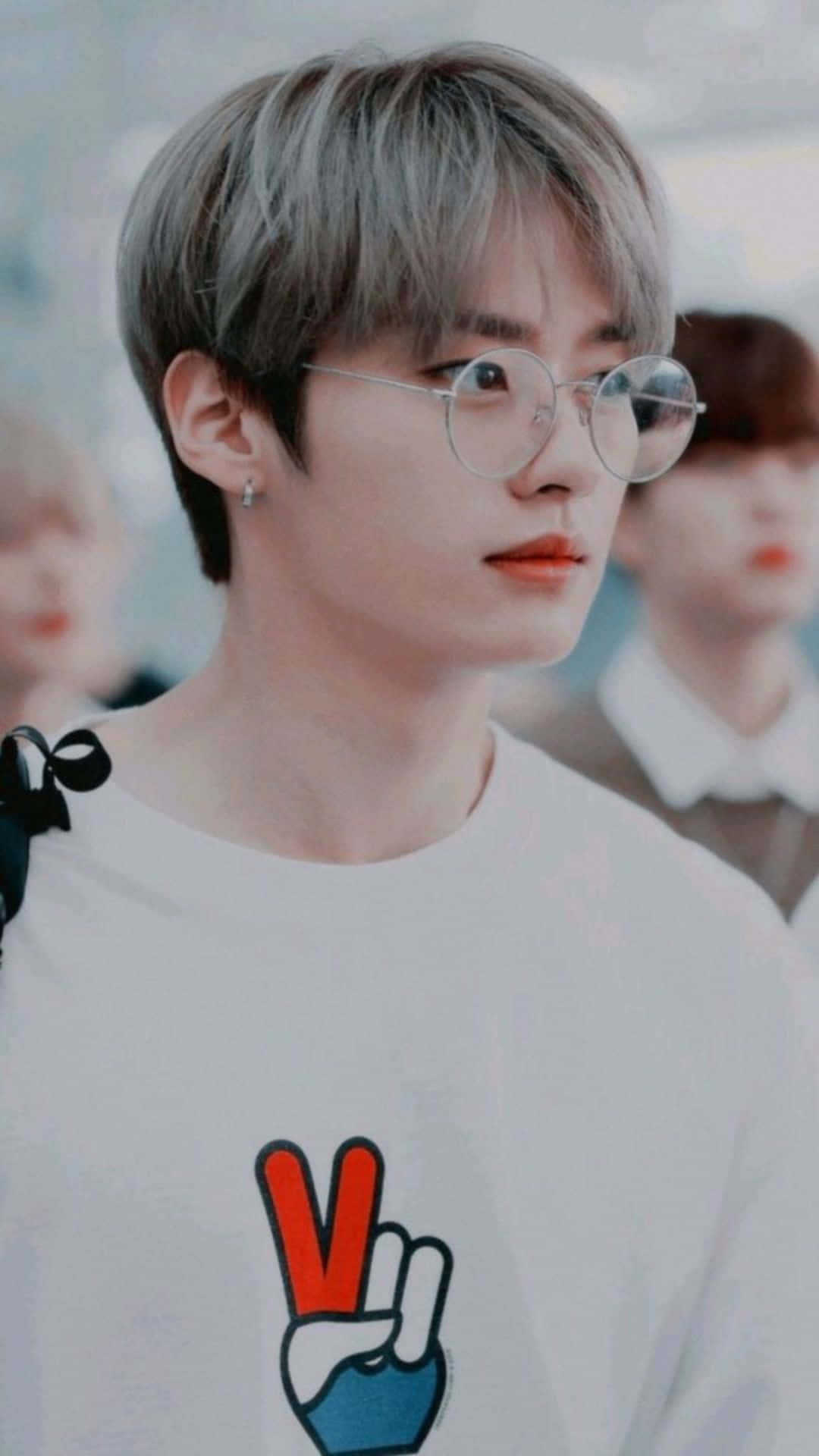 Lee Know, silver hair, round glasses, Full HD Phone Wallpaper
