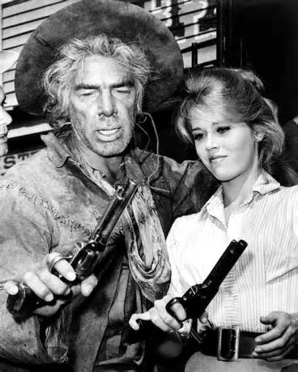 Lee Marvin, vintage western attire, revolvers, SD Phone Wallpaper