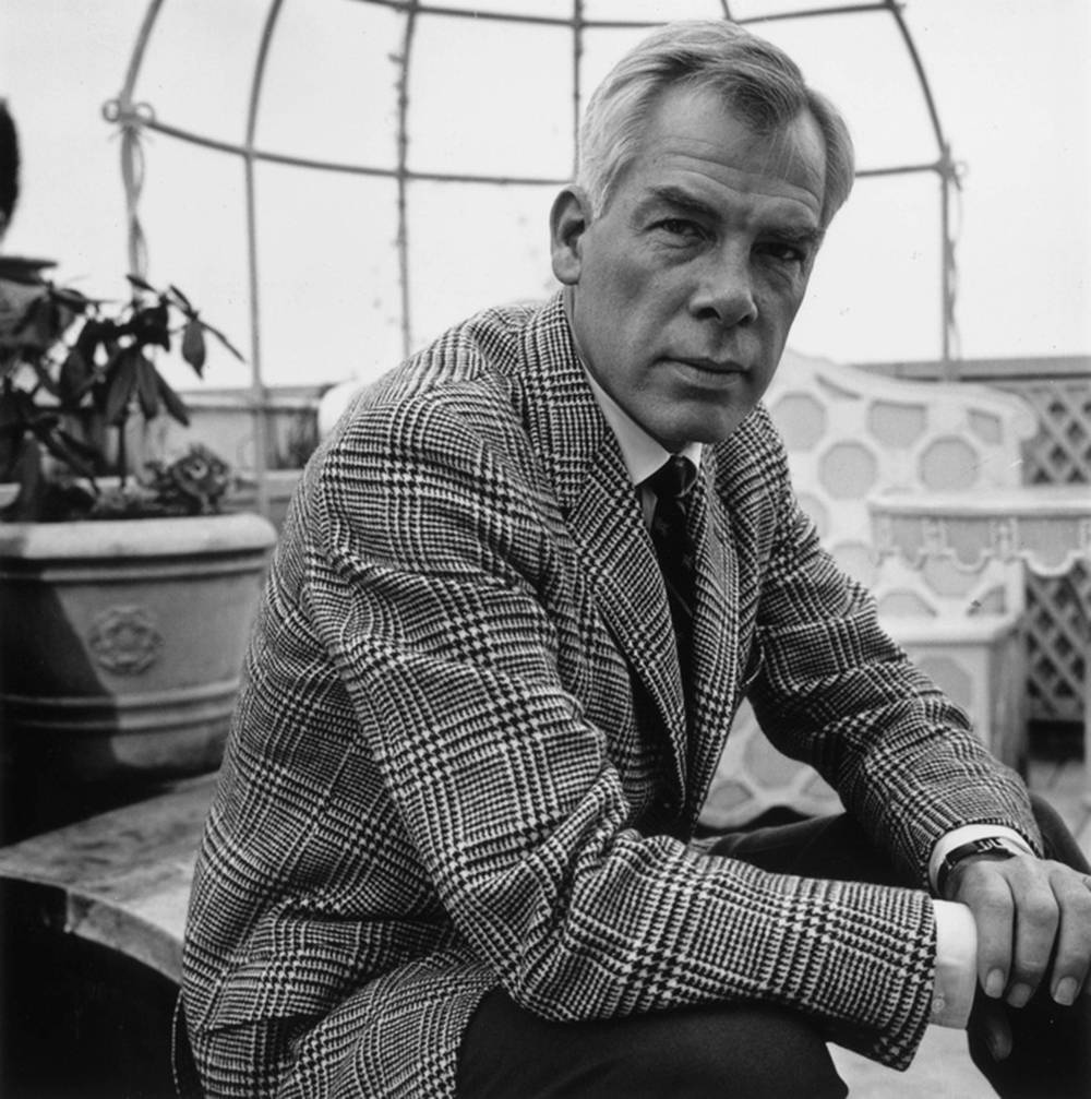 Lee Marvin, checkered blazer, bench, SD Phone Wallpaper