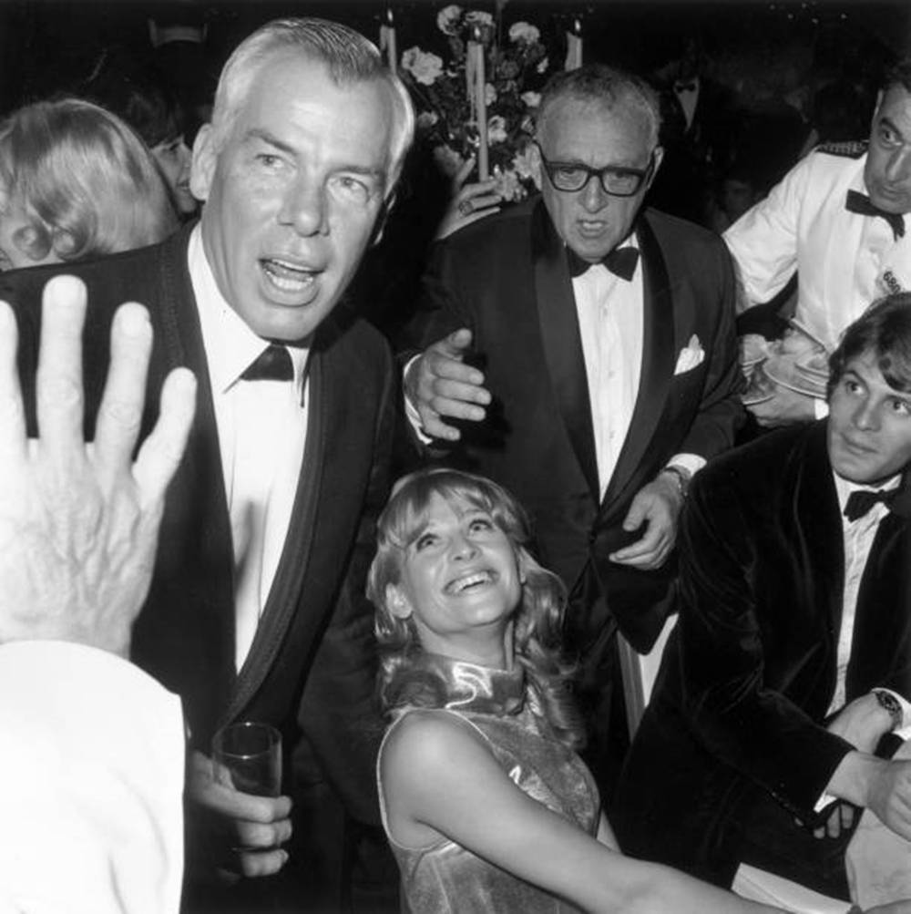 Lee Marvin, 1960s party, elegantly dressed guests, SD Phone Wallpaper