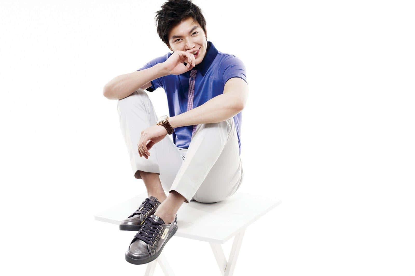 Lee Min Ho, blue polo, white pants, HD Desktop Wallpaper
