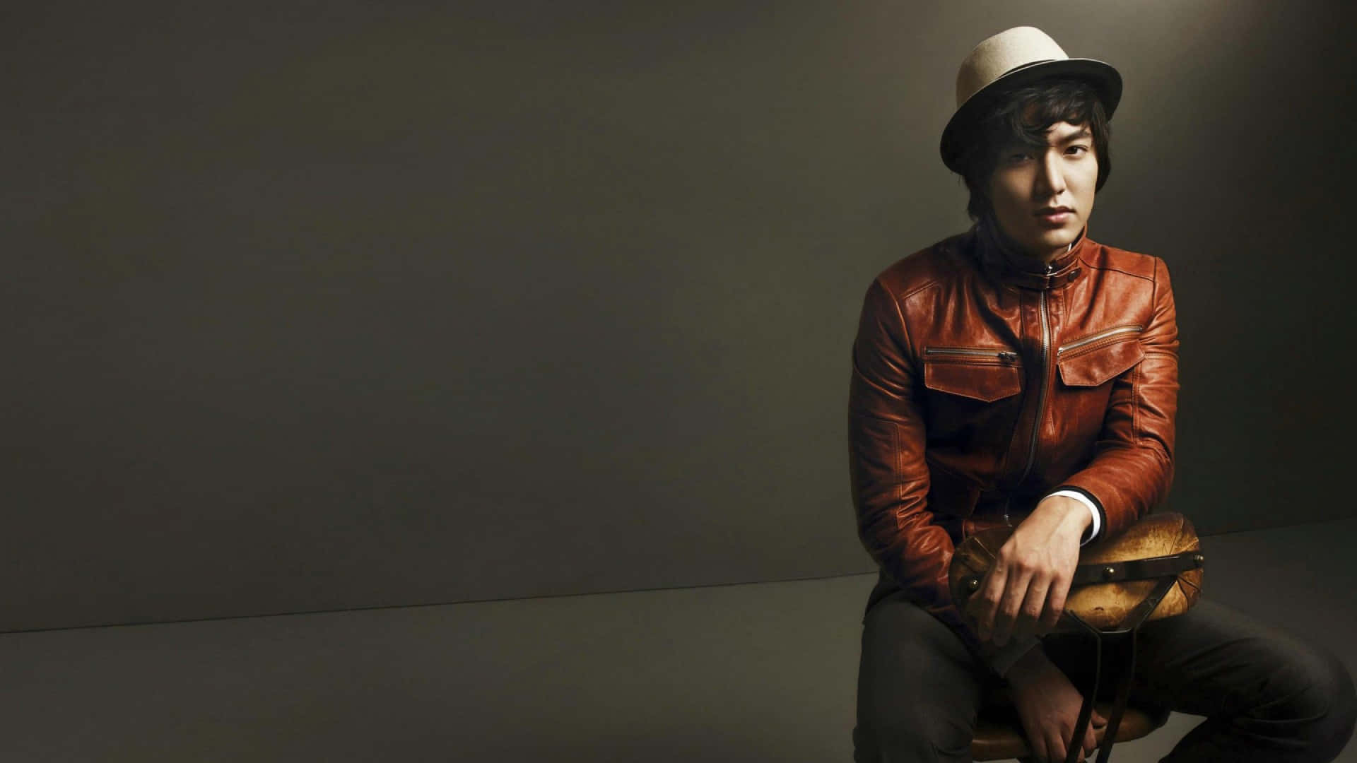 Lee Min Ho, brown leather jacket, white fedora, Full HD Desktop Wallpaper