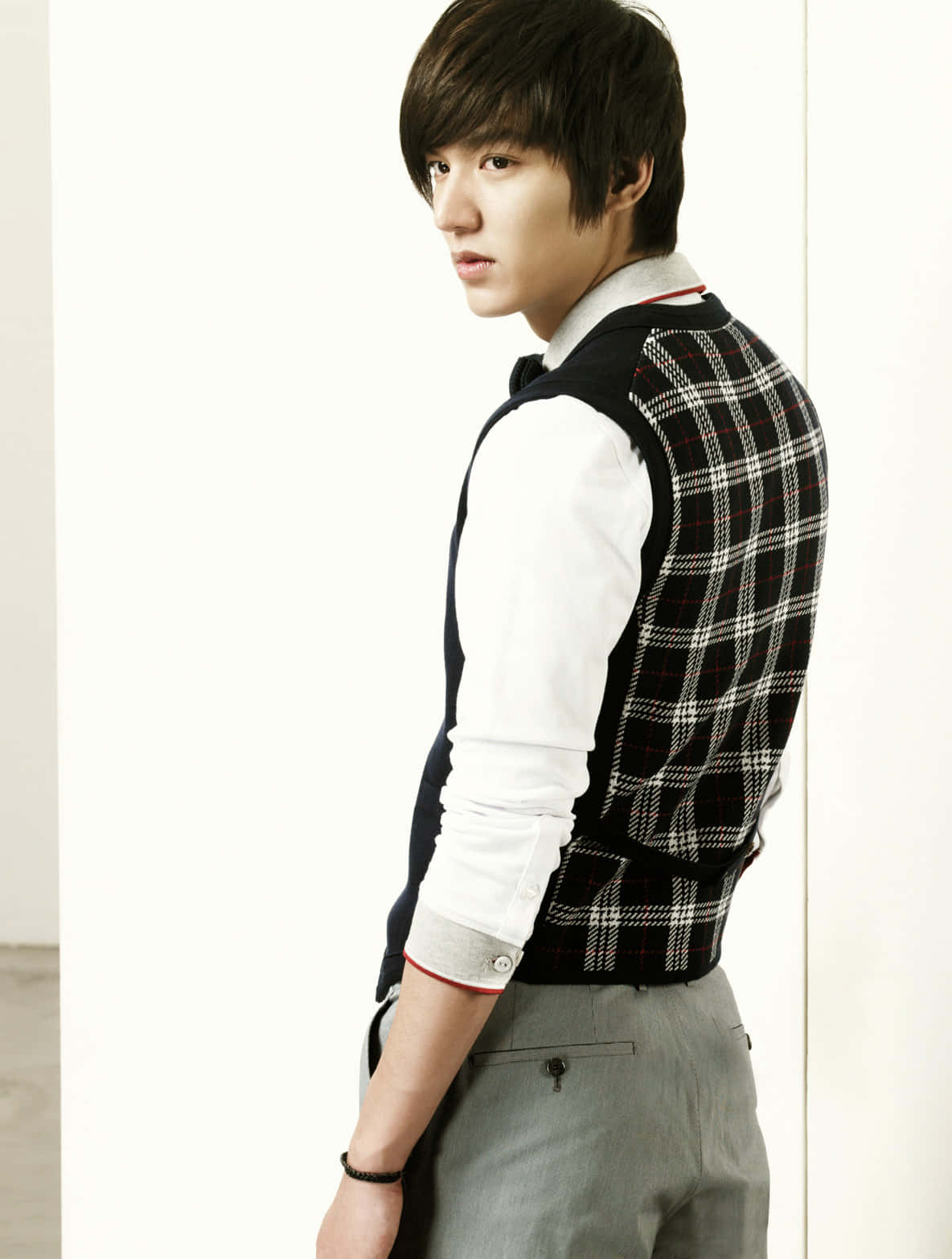 Lee Min Ho, 45th Baeksang Arts Awards, plaid vest, HD Phone Wallpaper