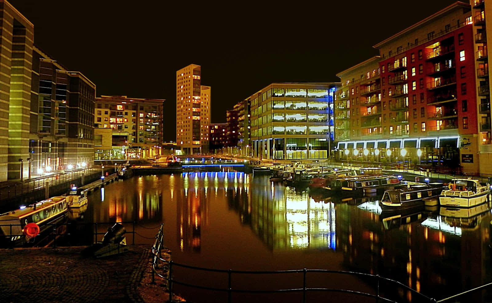 Leeds, United Kingdom, nighttime urban canal scene, HD Desktop Wallpaper