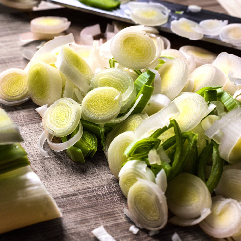 leek, green tops, pale white bulbs, SD Desktop Wallpaper