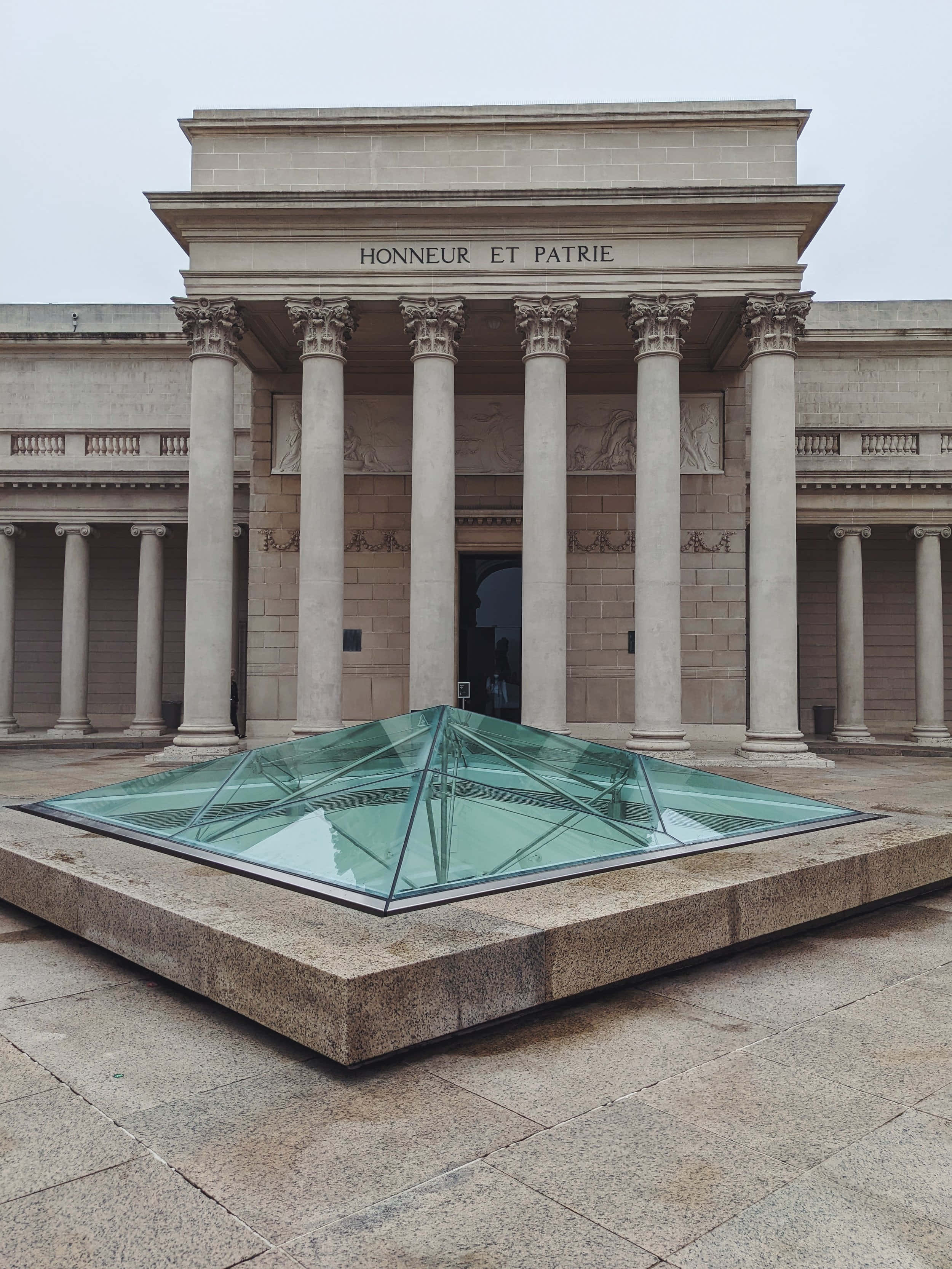 Legion Of Honor, glass pyramid, neoclassical building, 2K Phone Wallpaper