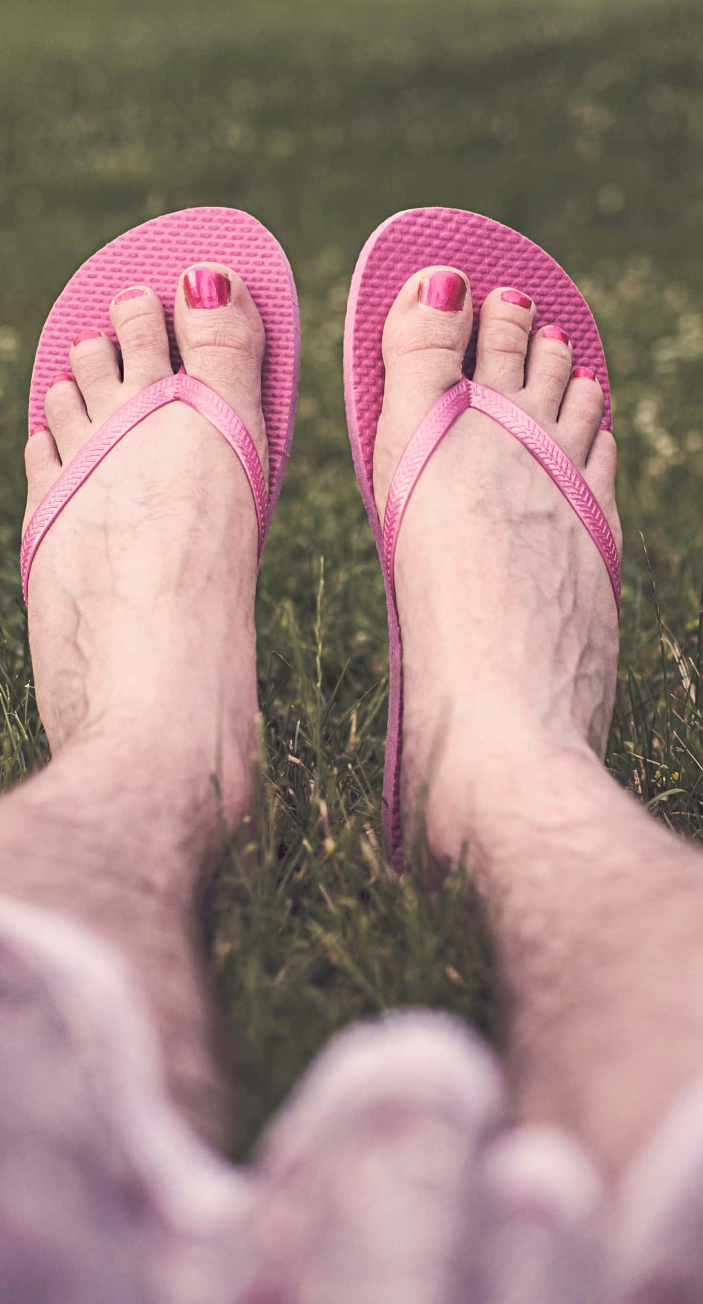 pink nail polish, slippers, bright pink flip flops, 2K Phone Wallpaper