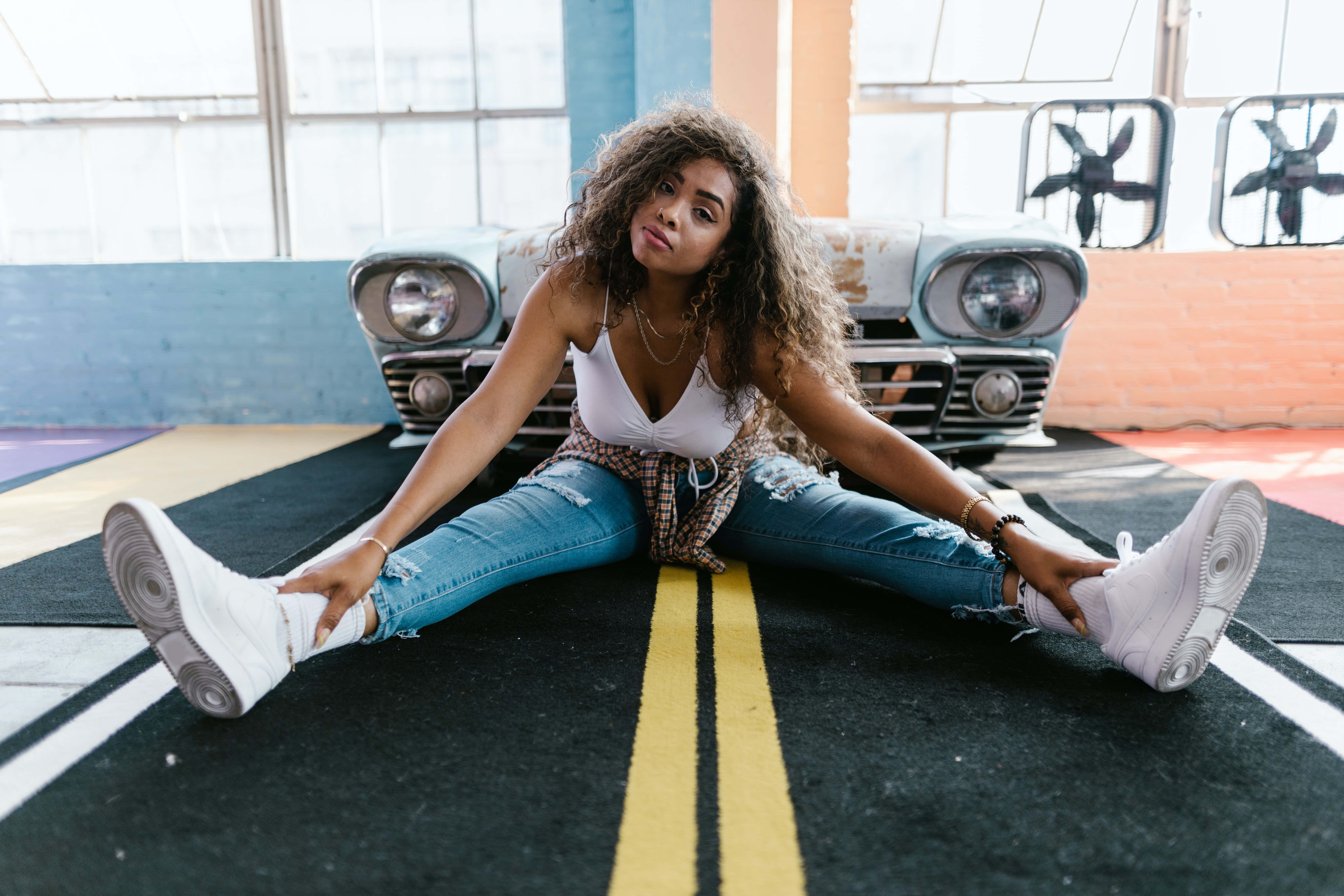 white sneakers, curly hair, road rug, 5K Desktop Wallpaper