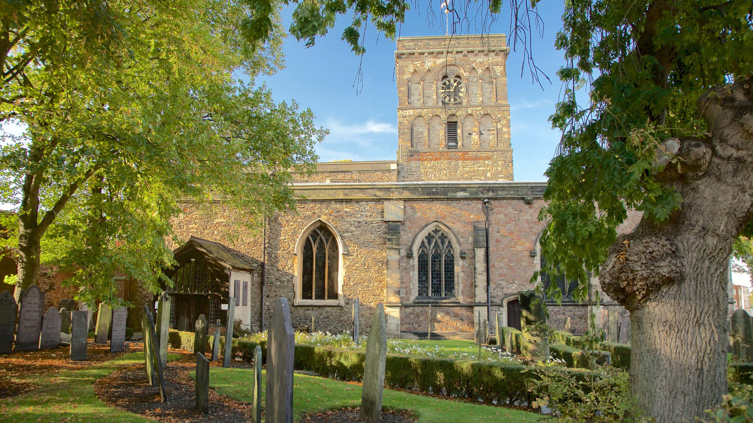 Leicester, historic church, graveyard, 2K Desktop Wallpaper