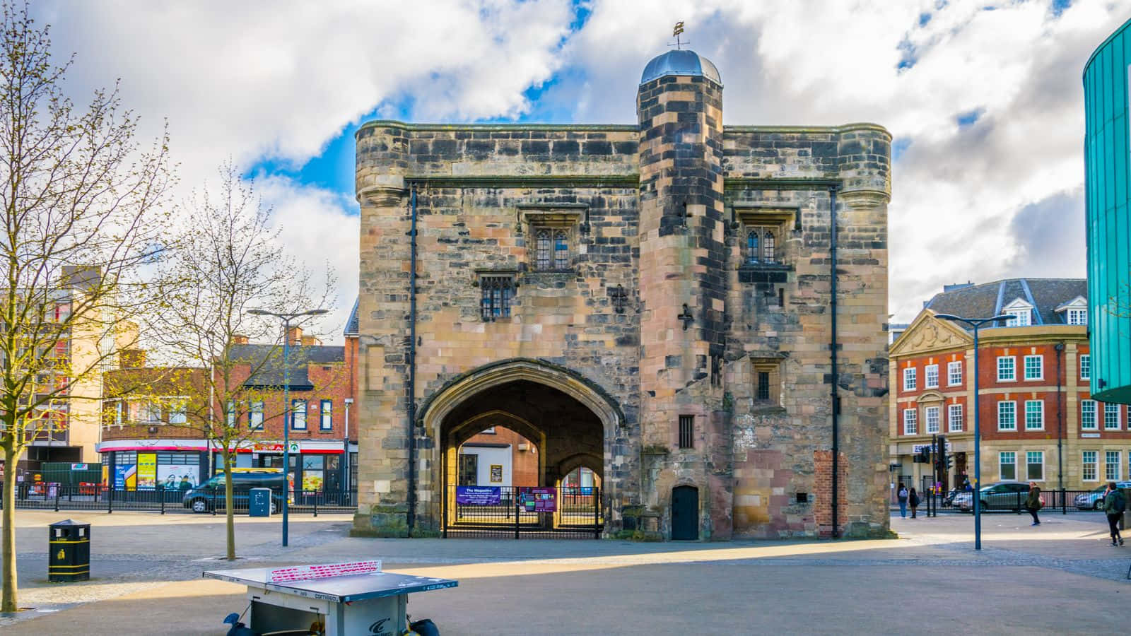 Leicester, historic stone gatehouse, domed tower, HD Desktop Wallpaper