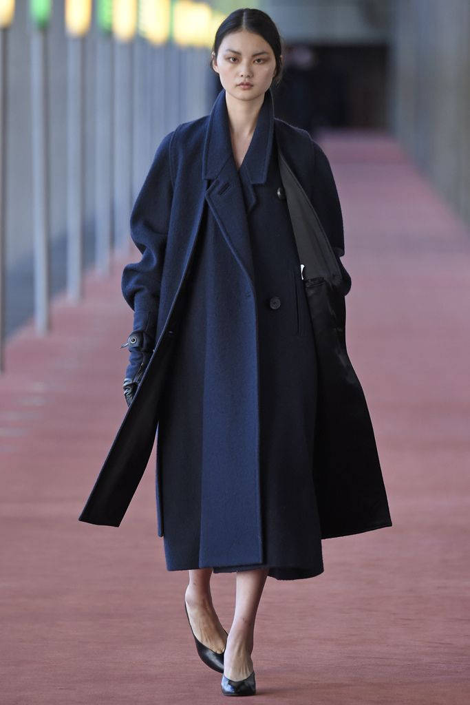Lemaire, Fall 2015, navy wool coat, SD Phone Wallpaper