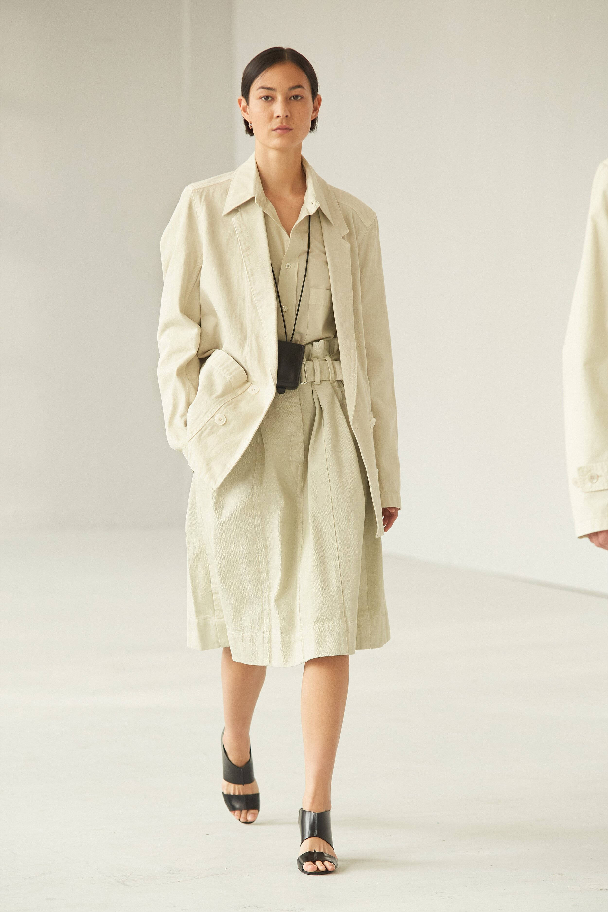 Lemaire, spring 2021, beige trench coat, 2K Phone Wallpaper