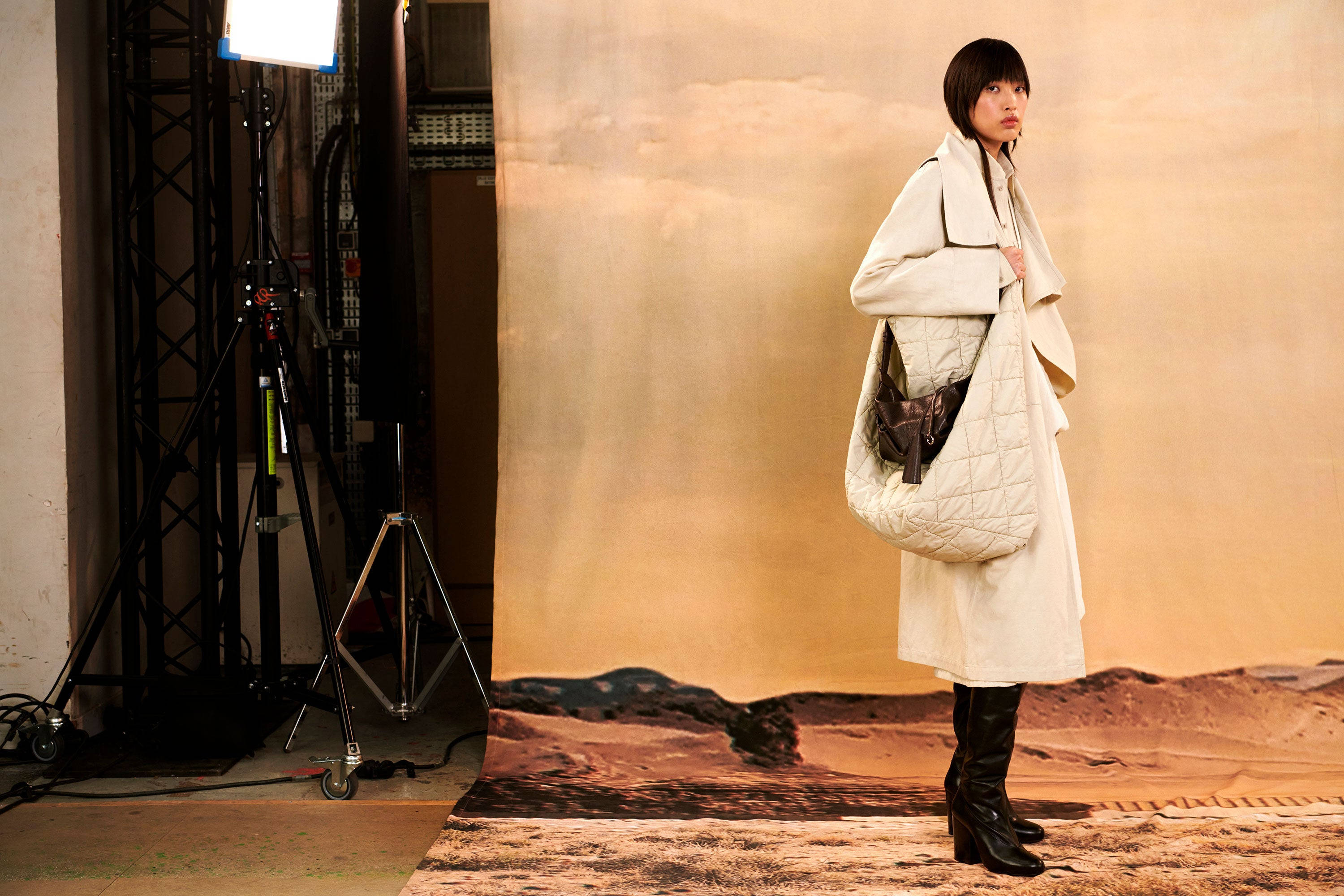 Lemaire, Fall 2022, cream quilted coat, 2K Desktop Wallpaper