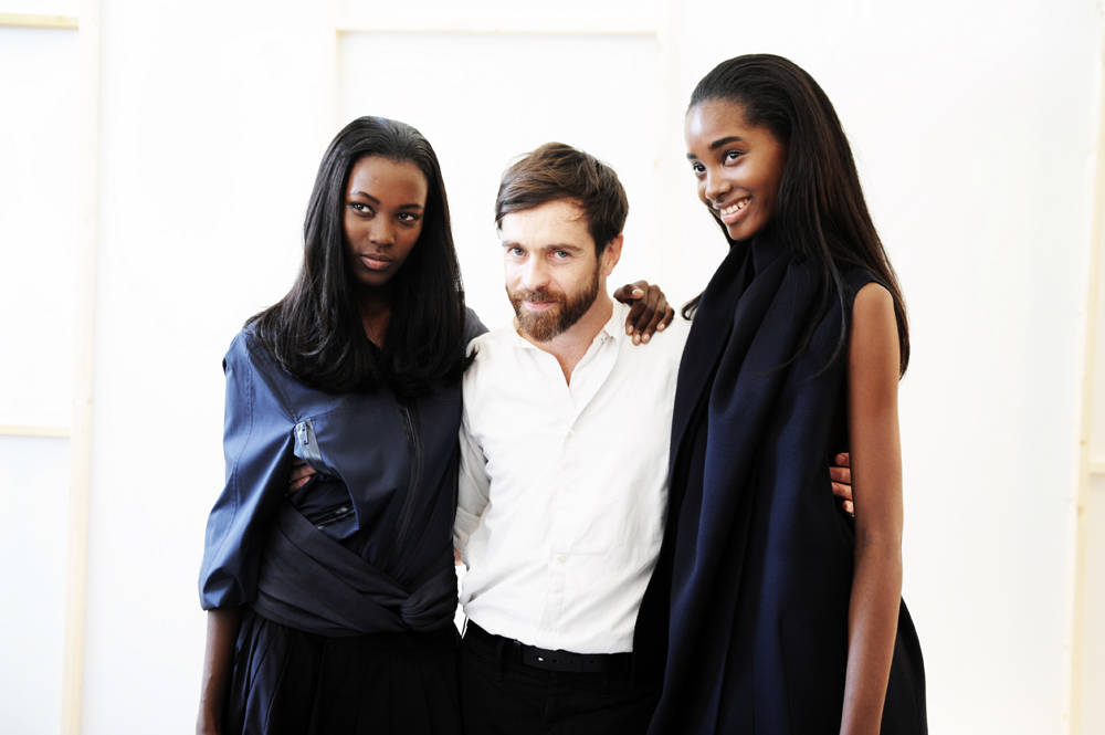 Lemaire, black models, minimalist white room, SD Desktop Wallpaper