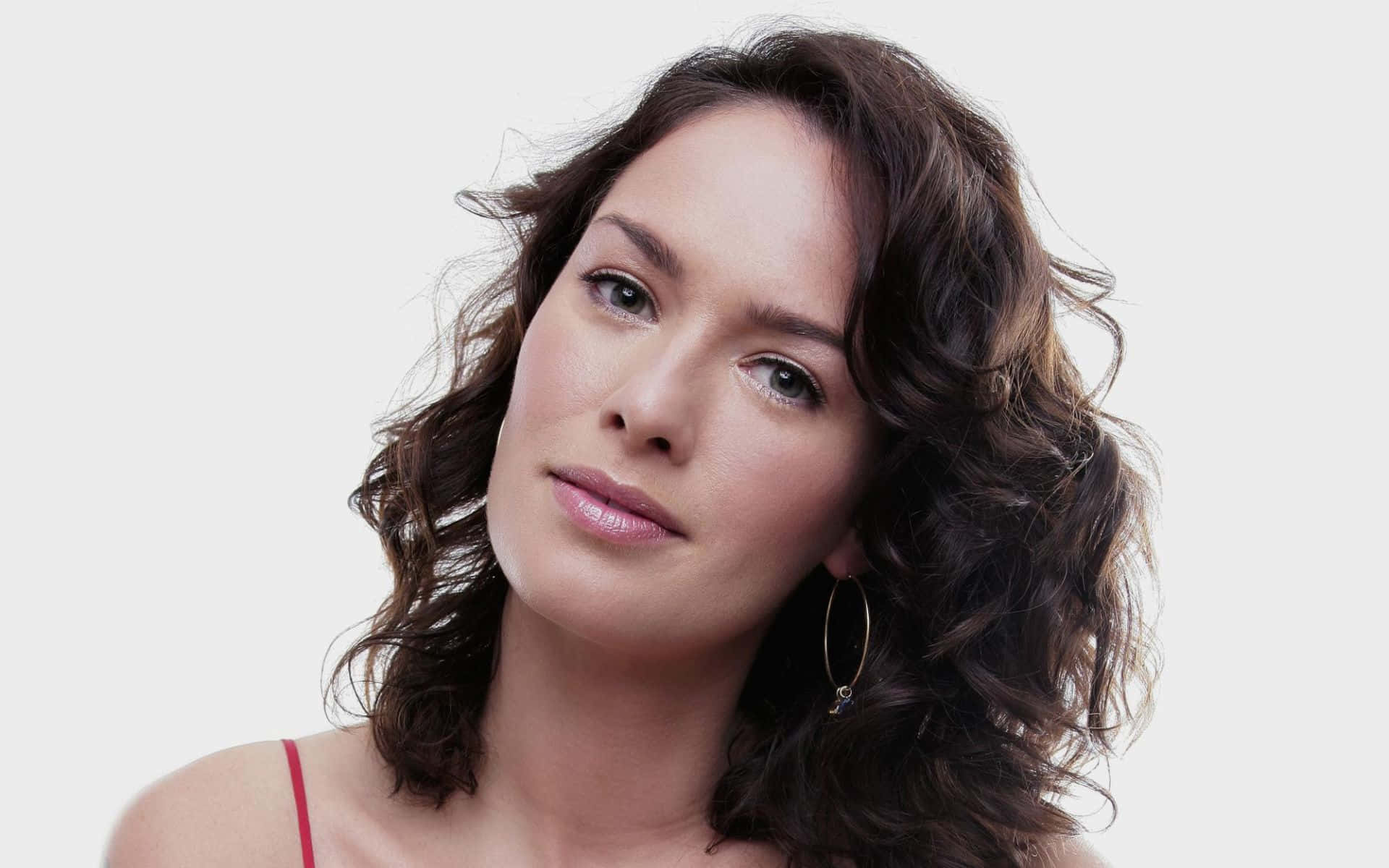 Lena Headey, wavy brown hair, hoop earrings, Full HD Desktop Wallpaper