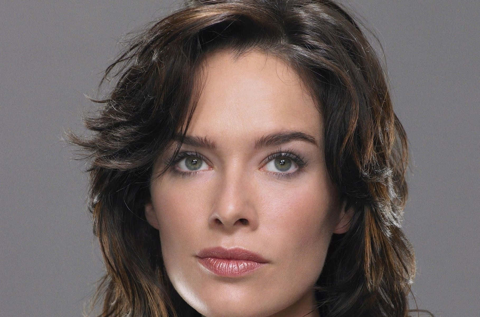 Lena Headey, wavy brown hair, intense green eyes, HD Desktop Wallpaper