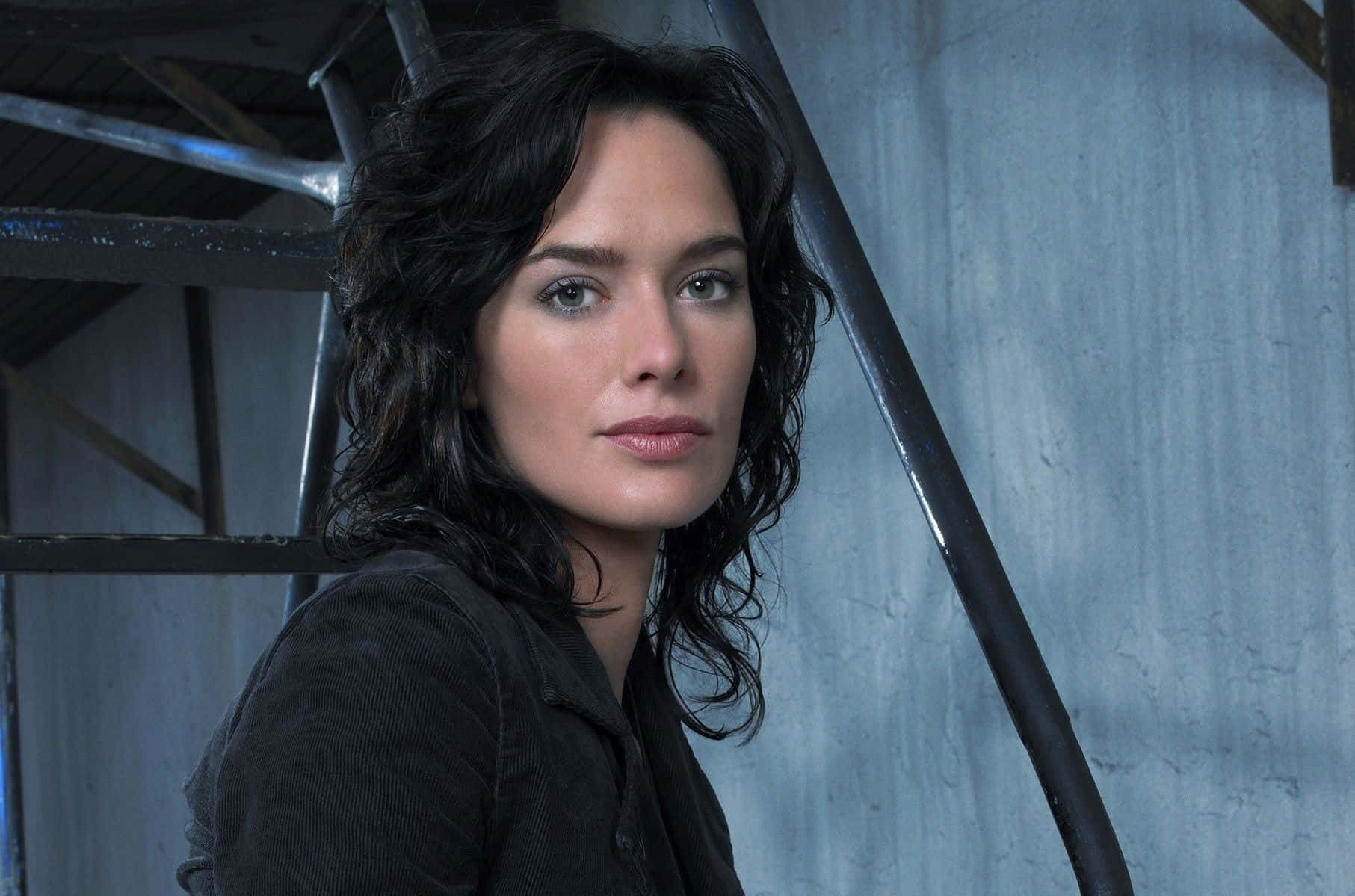 Lena Headey, dark wavy hair, textured blue industrial wall, HD Desktop Wallpaper