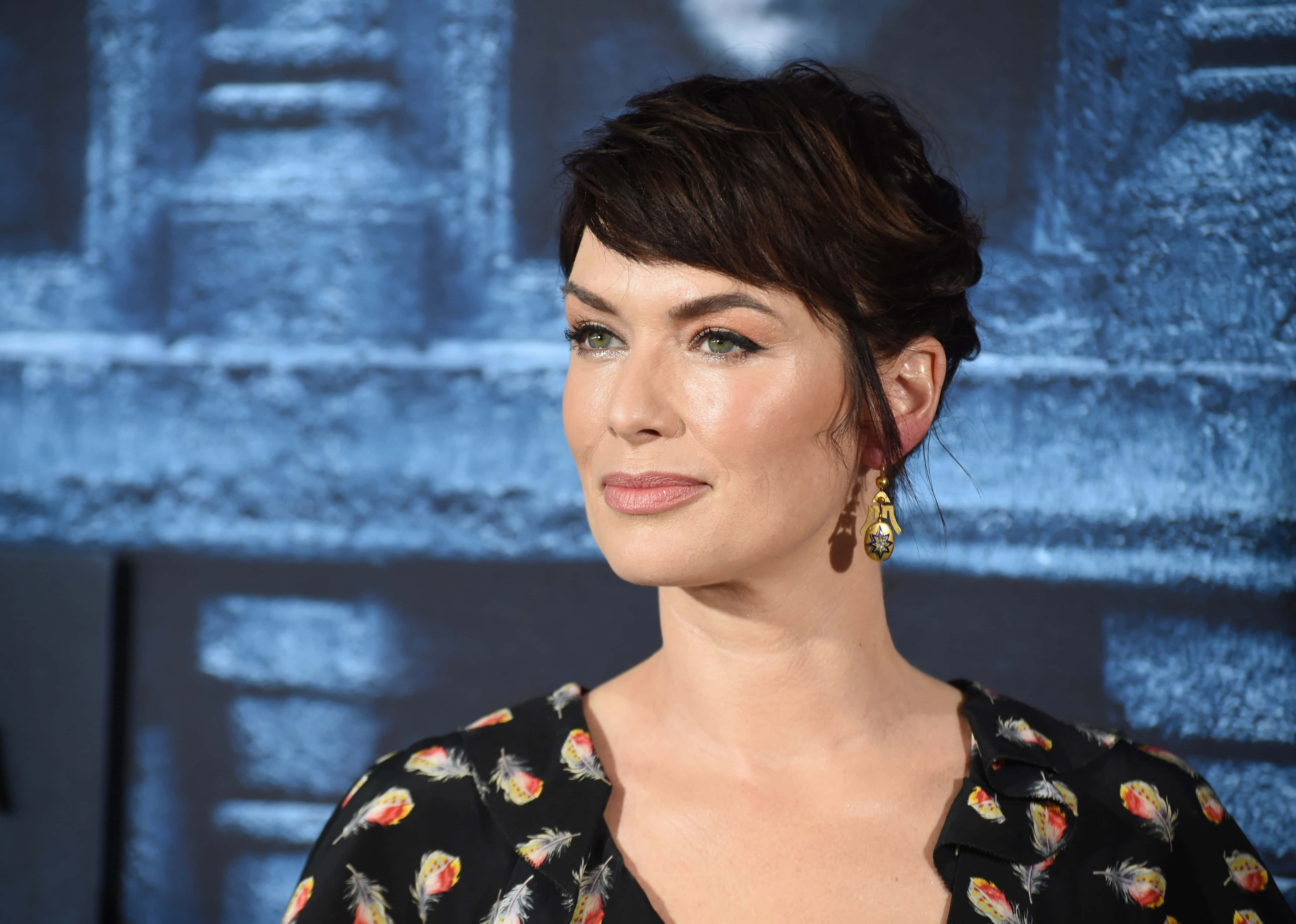Lena Headey, short dark hair, feather-patterned blouse, 4K Desktop Wallpaper