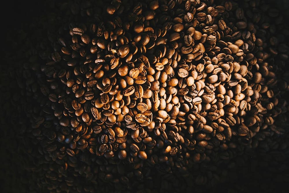 dark lentils aesthetic, roasted coffee beans, warm glow, SD Desktop Wallpaper