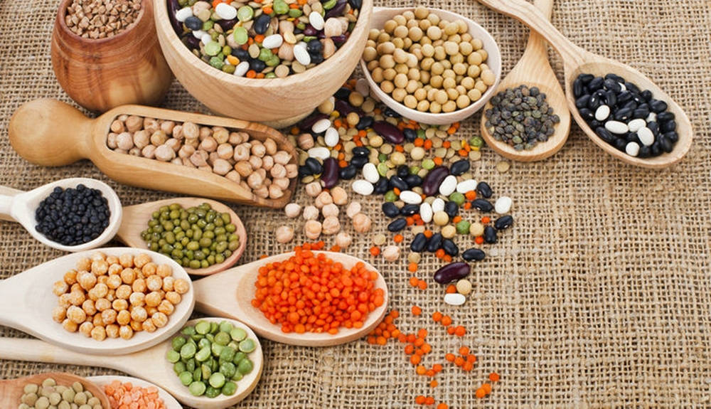 lentils, wooden spoons, bowls, SD Desktop Wallpaper